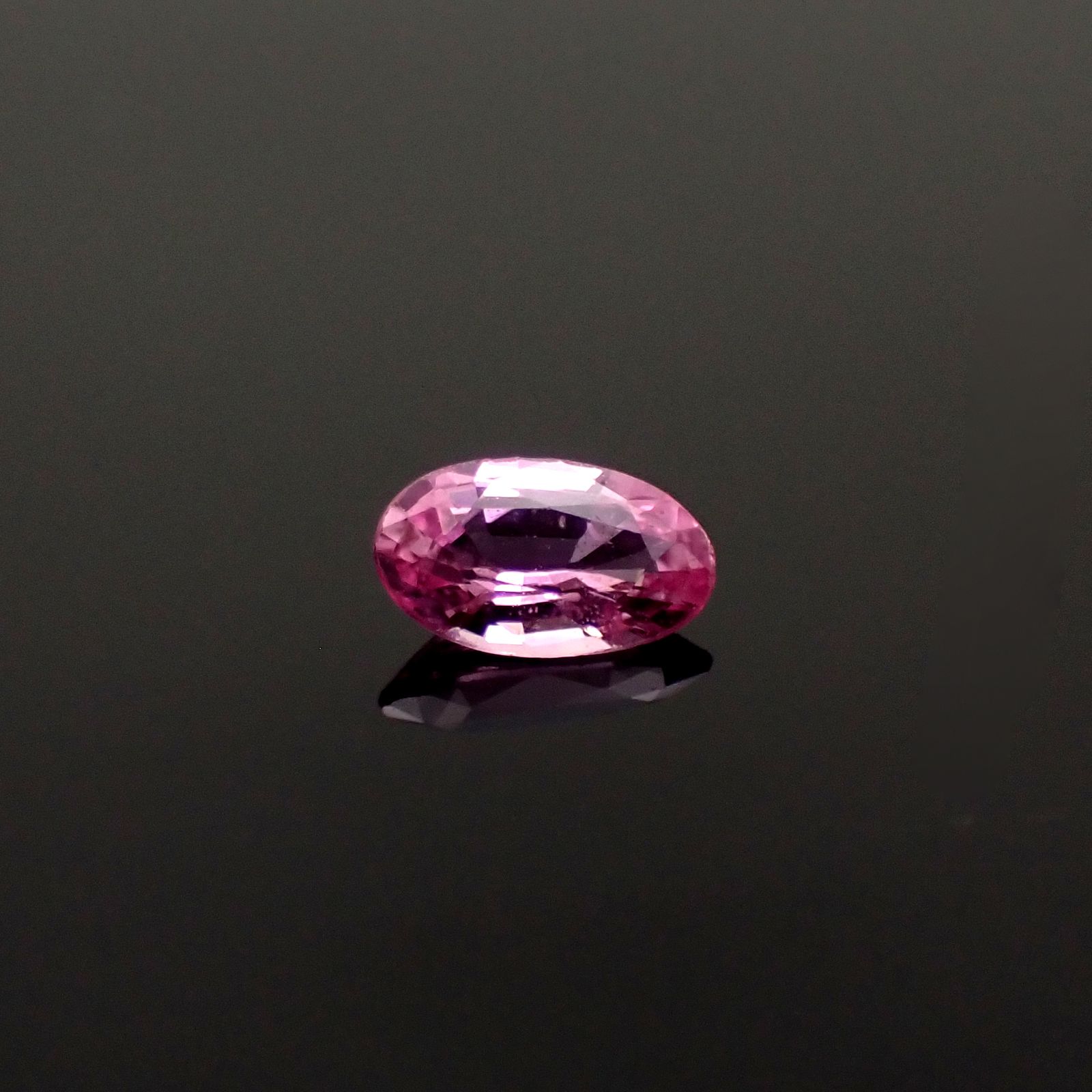 ネオンピンクサファイア スリランカ産 0.23ct[240226306]5x3mm前後