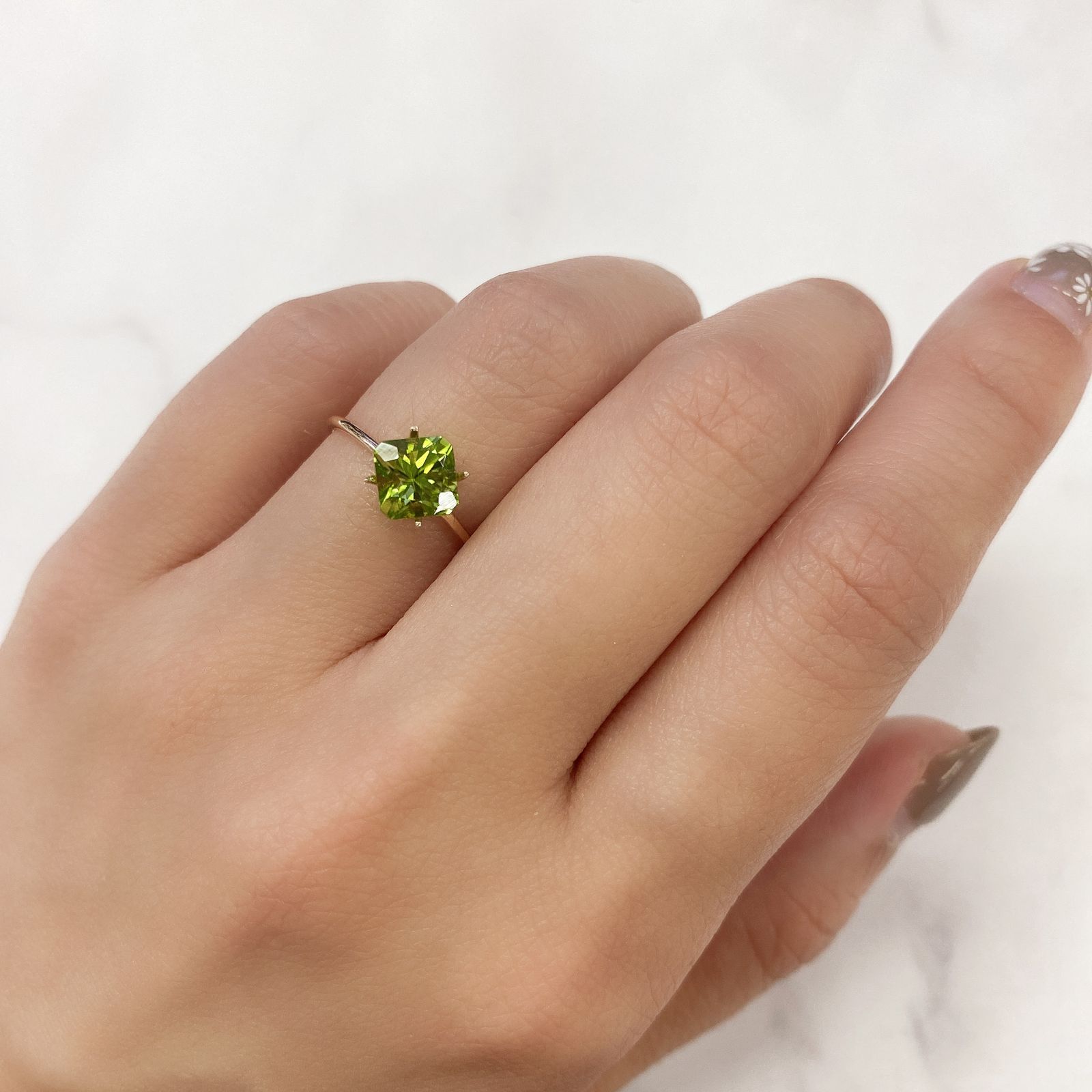 ◇アッシャーカット◇ペリドット(宝石名ペリドット) パキスタン産 1.52ct 識別済[210913481]6.2×6.2mm前後