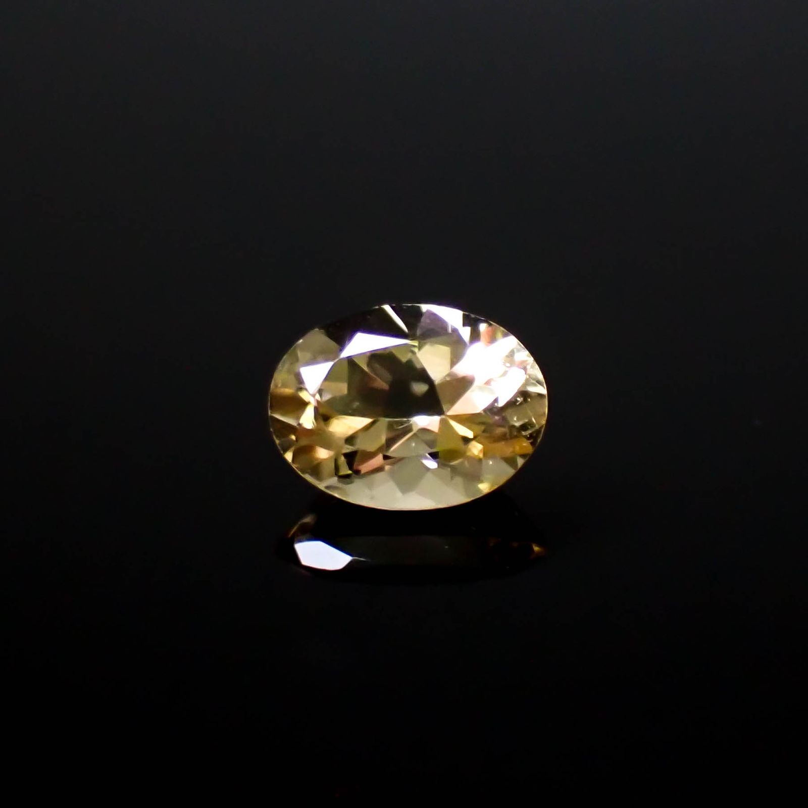 イエローベリル(宝石名イエロー・ベリル)ブラジル産 1.00ct 識別済[250329988]7.8x5.9mm前後