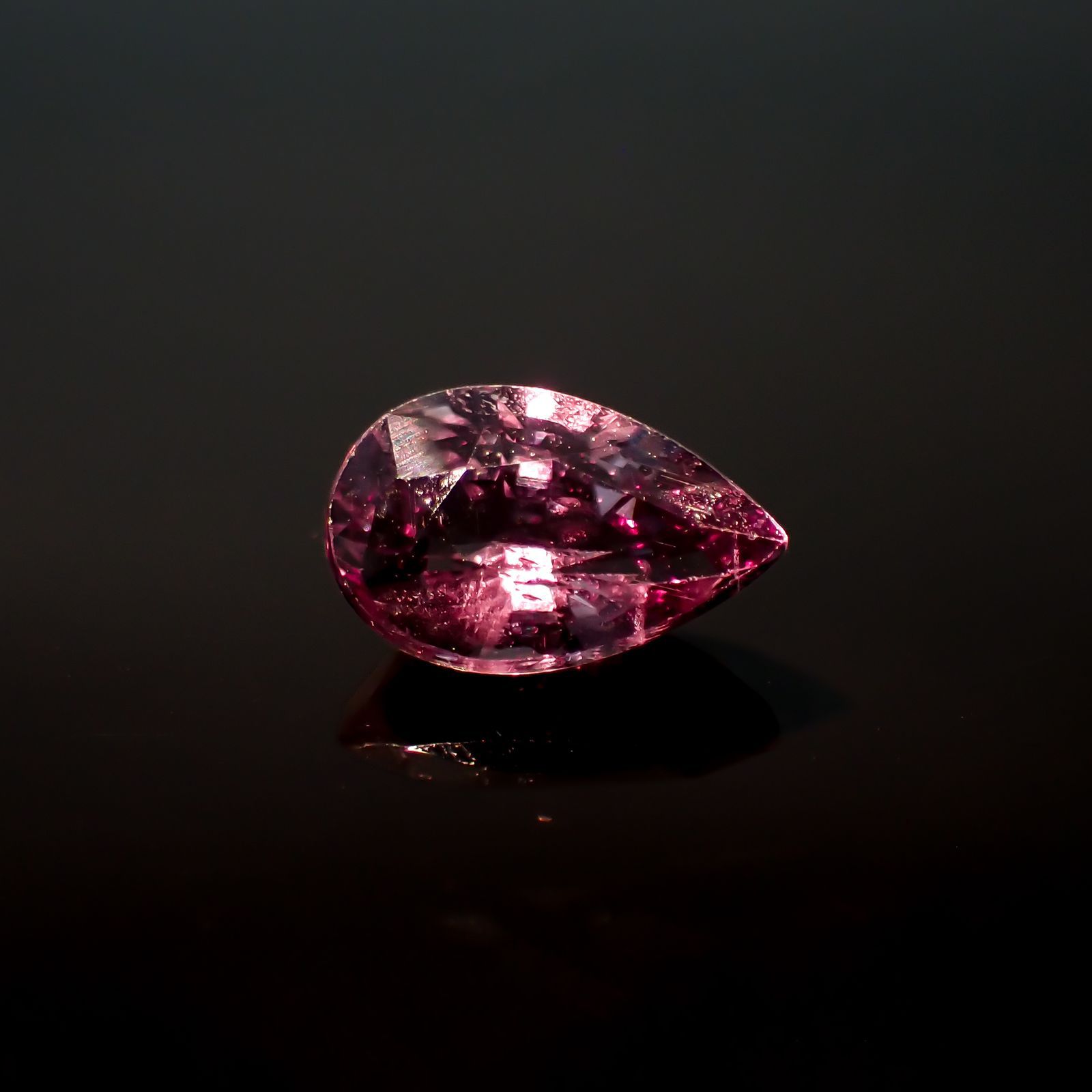 ベキリーブルーガーネット（カラーチェンジガーネット アレキタイプ）(宝石名ガーネット)マダガスカル・ベキリー産 1.19ct 識別済[221018900]8.1x5.2mm前後