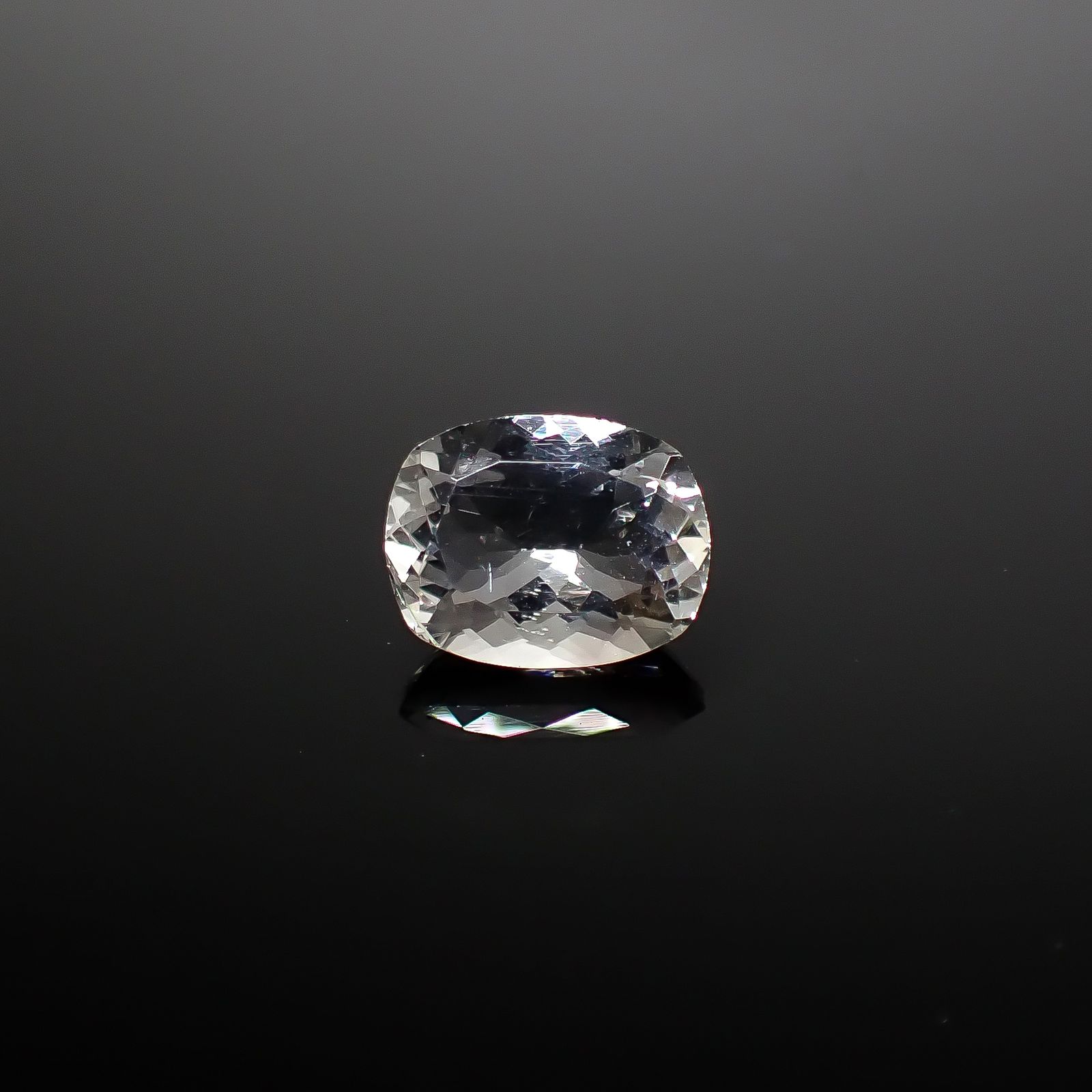 フローライト フルオレッセンス アフガニスタン産 3.01ct [250630523]9.8x7.7mm前後