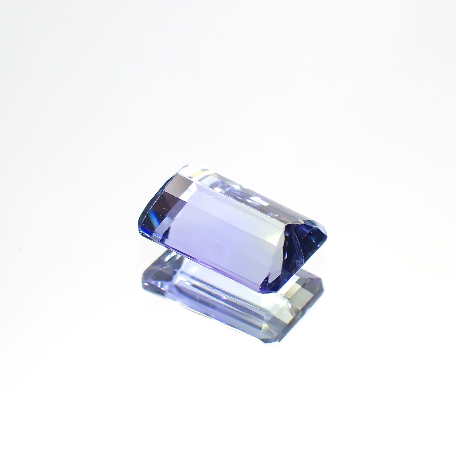 バイカラータンザナイト(宝石名バイカラー・ゾイサイト) タンザニア産 0.983ct ソ付(彩珠)[210610942]7.2×4.9mm前後