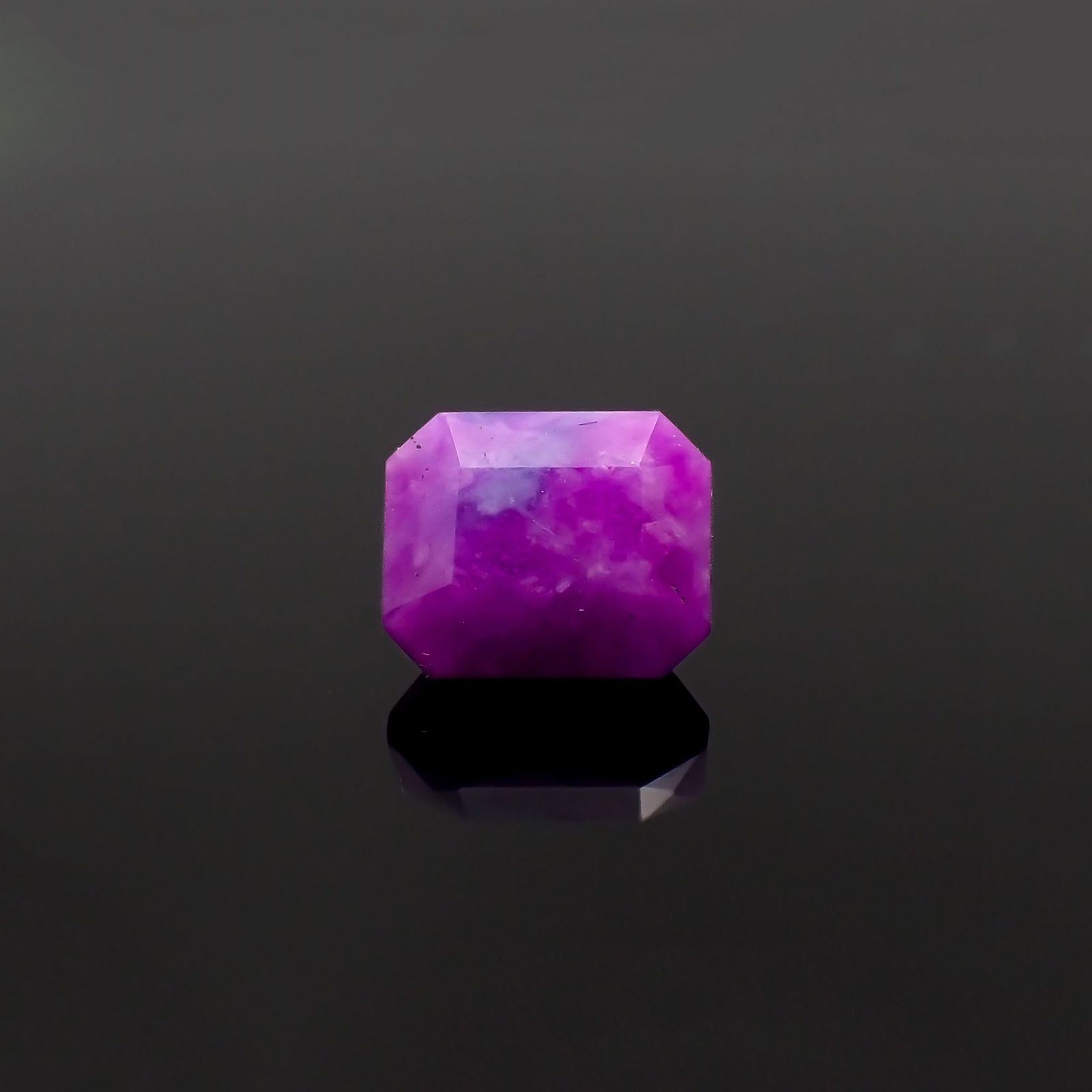スギライト 南アフリカ産 1.51ct / 7.3x6.1mm前後 [260521782]