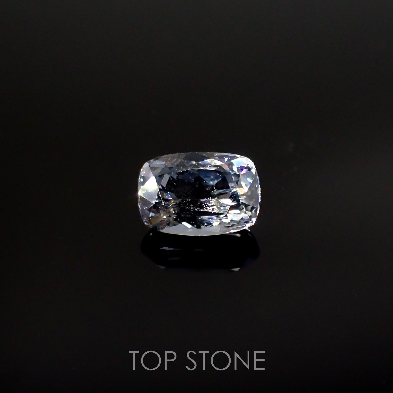 グレースピネル(宝石名スピネル)ビルマ/マダガスカル産 0.80ct 識別済[220716820]6.3x4.4mm前後