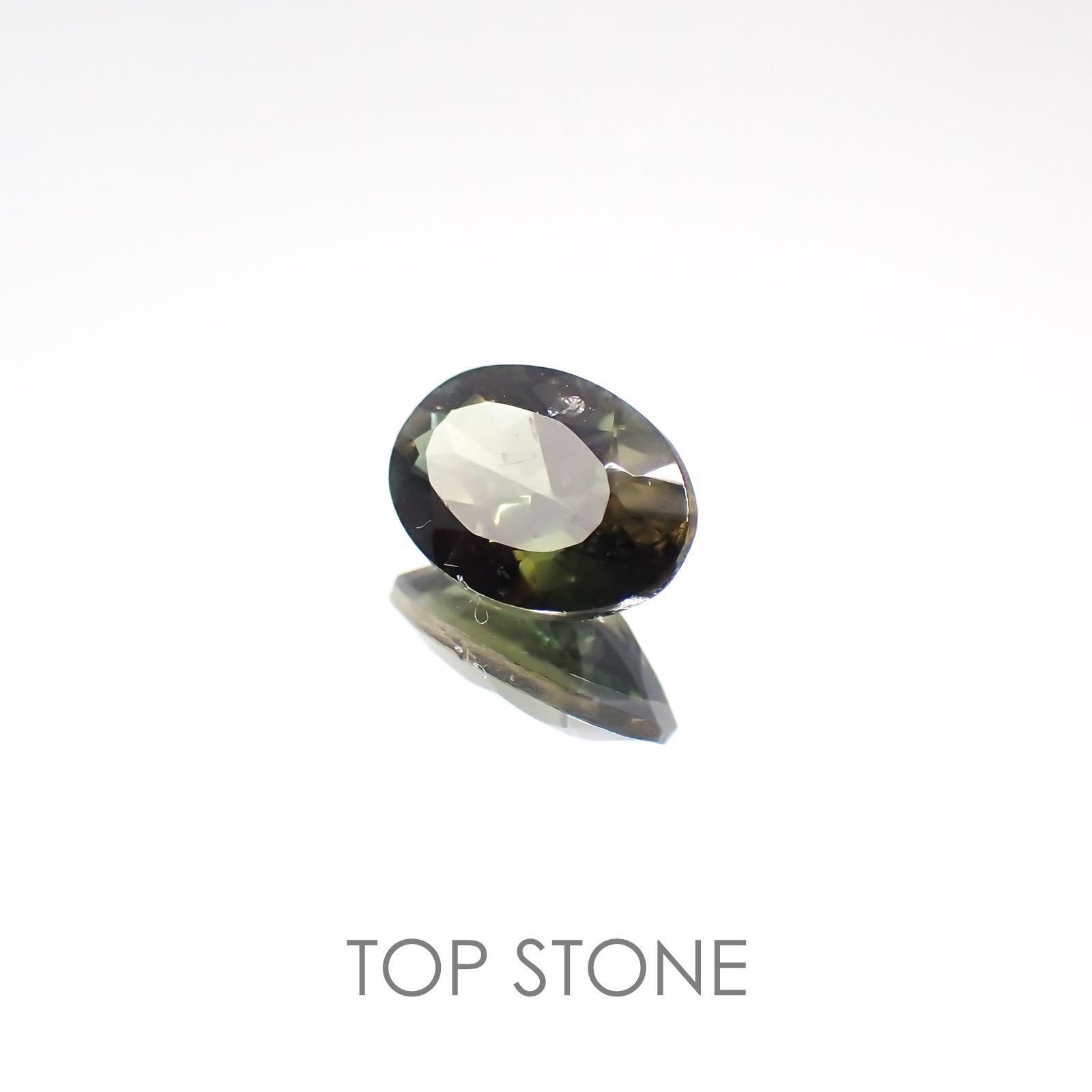 コーネルピン(宝石名コーネルピン) スリランカ産 0.73ct 識別済[20117478]7.1×4.9mm前後