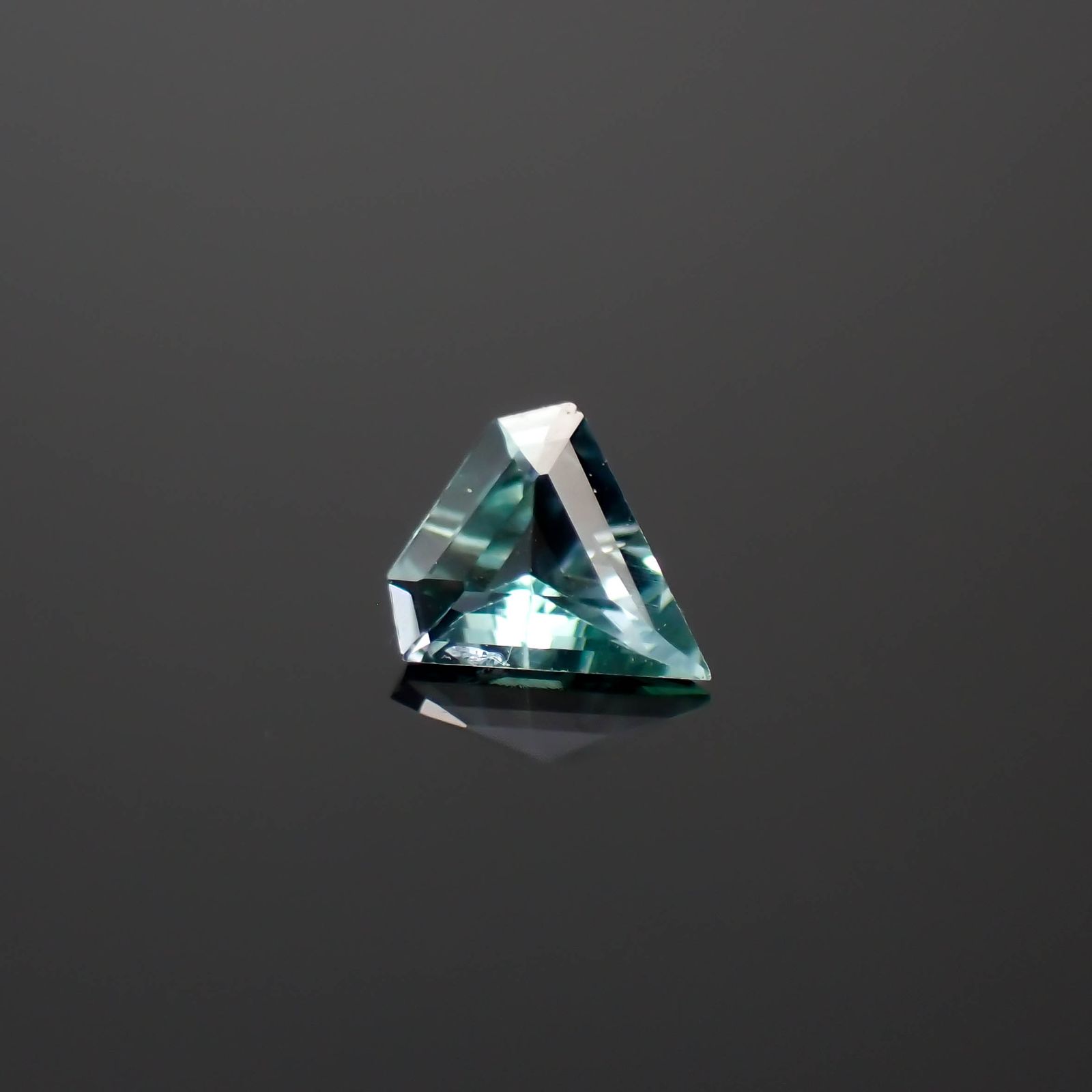 ◇カスタムカット◇ブルーグリーンコーネルピン タンザニア産 0.12ct[230722850]4.1x3.8mm前後