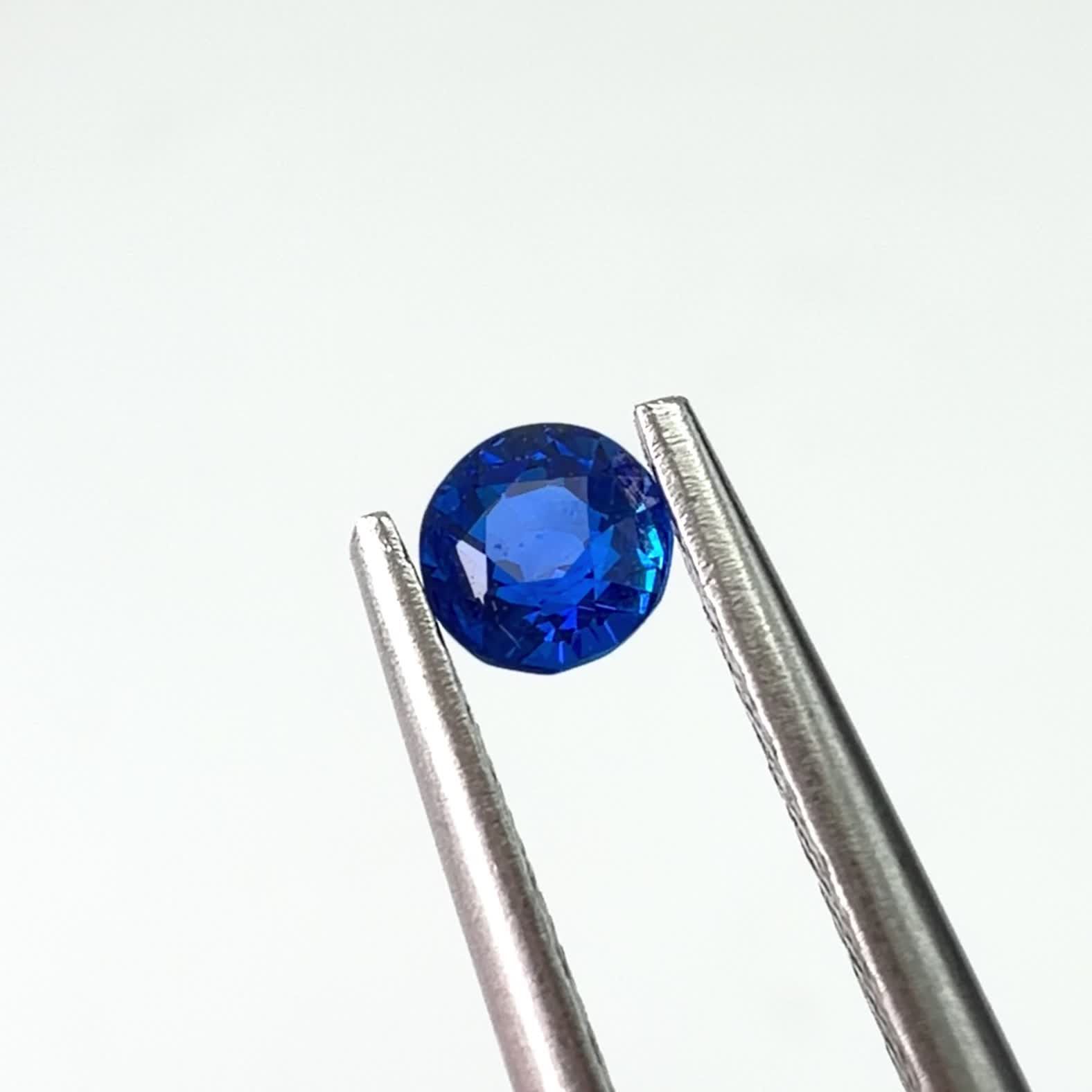 アウイナイト フルオレッセンス ドイツ産 0.18ct / 3.3x3.3mm前後