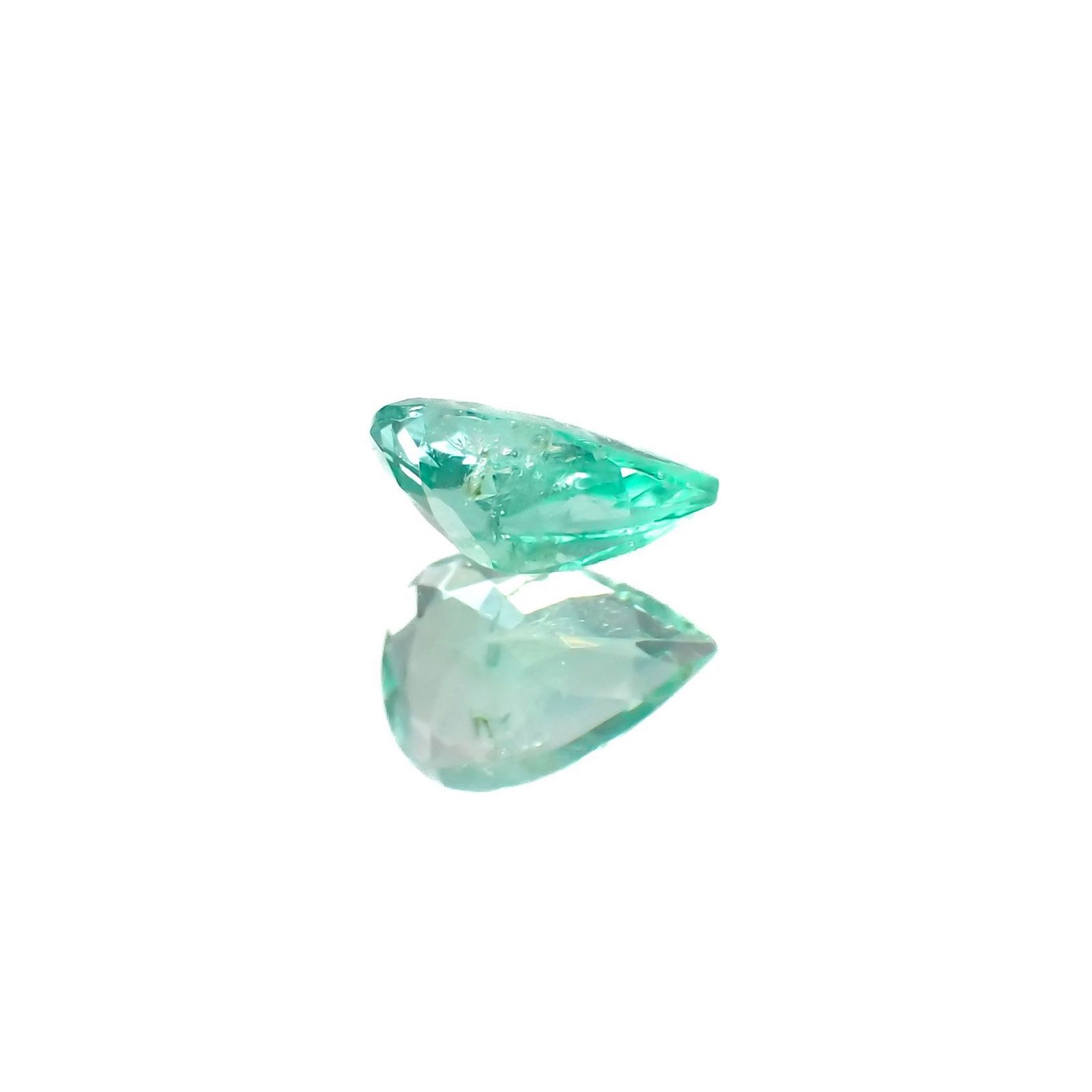 パステルカラーエメラルド コロンビア産 0.22ct / 5.3x3.6mm前後 [220918057]