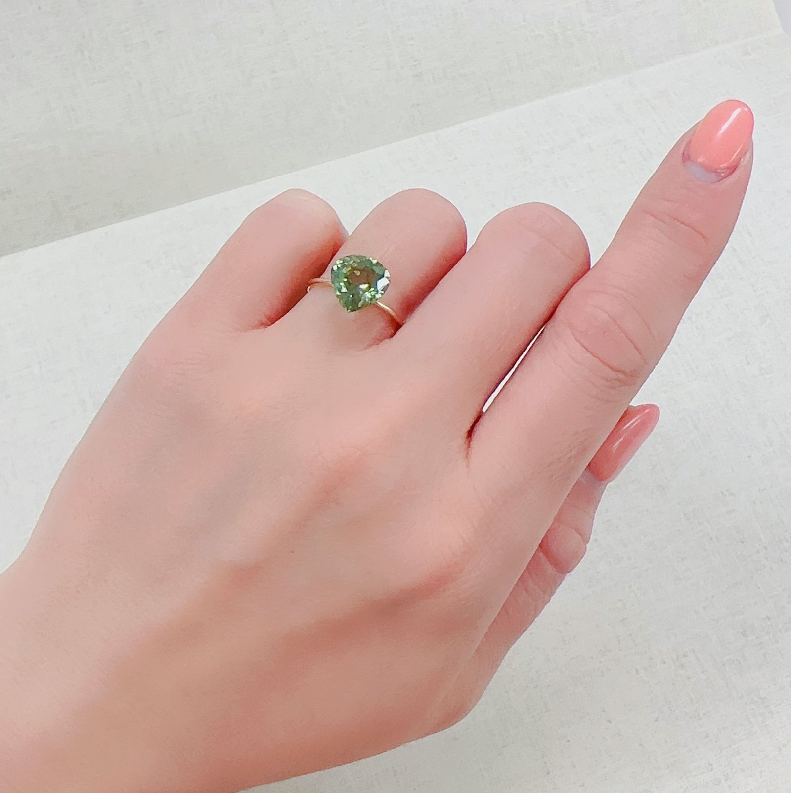 ルドウィジャイトインペリドット パキスタン産 2.96ct[230220731]9.3x9.1mm前後