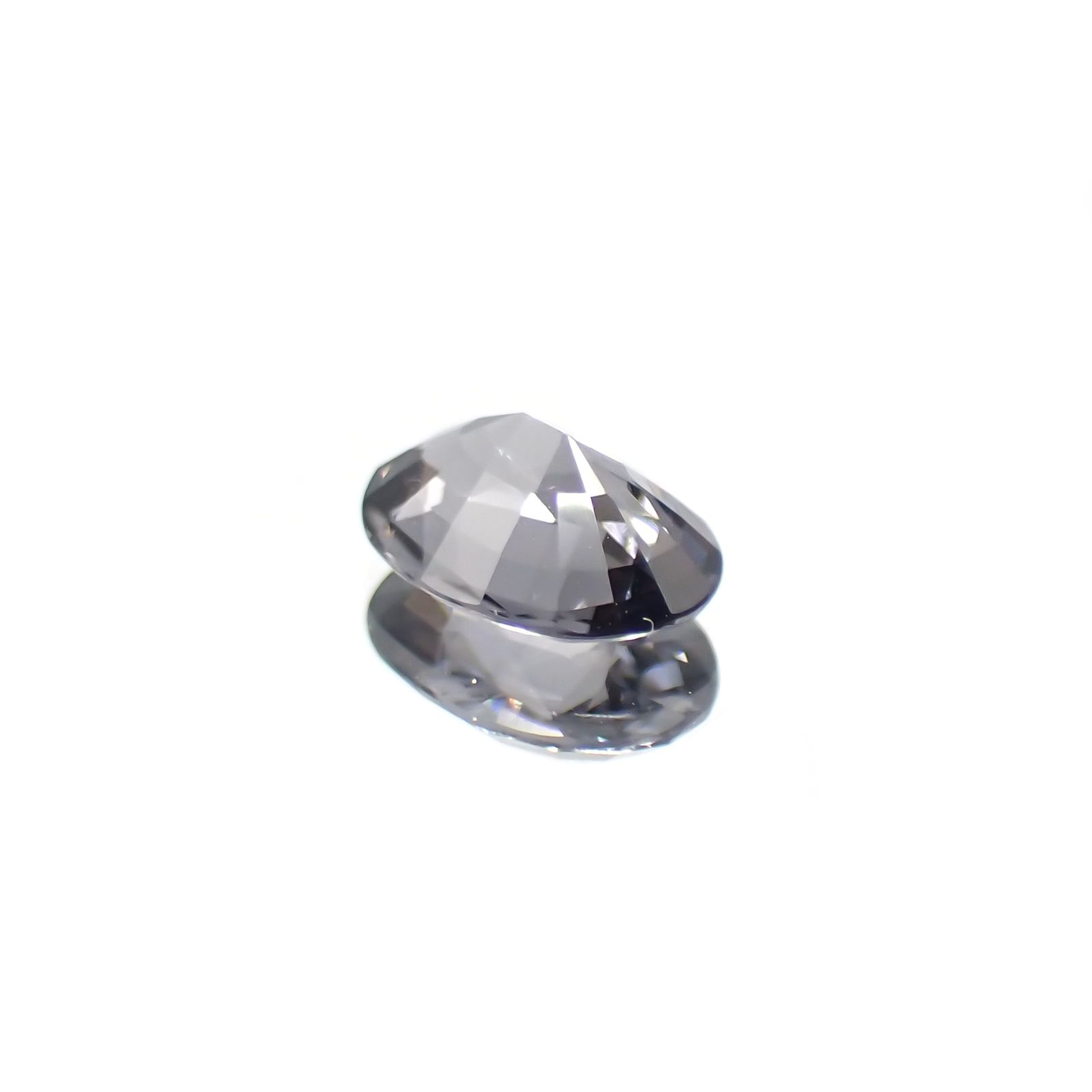 プラチナスピネル(宝石名スピネル) ビルマ産 0.779ct ソ付(彩珠)[210611372]7.1×5mm前後
