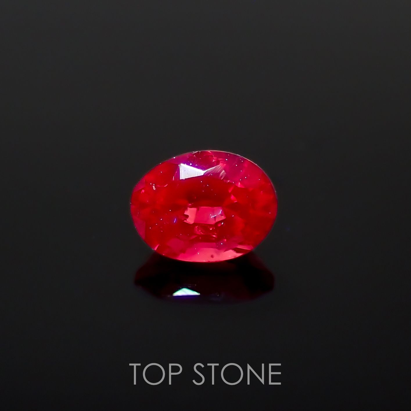 レッドスピネル ビルマ/マダガスカル産 0.23ct[230220551]4.1x3.1mm前後