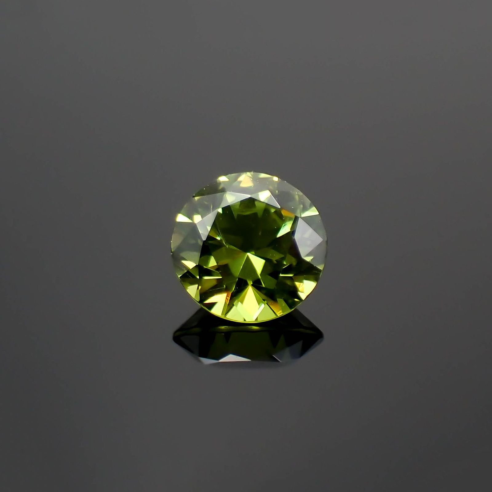 デマントイドガーネット(宝石名デマントイド・ガーネット)ロシア産 0.57ct 識別済[221119169]4.9x5mm前後