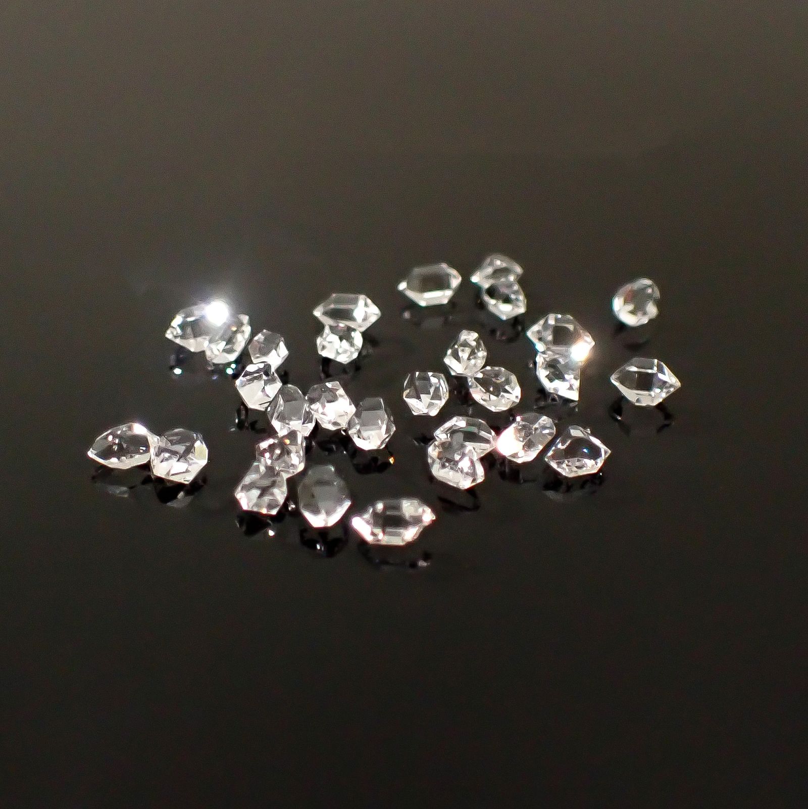 ◇メレセット◇ハーキマーダイヤモンド 原石 アメリカ・ニューヨーク州産 1.75ct / 2.8-3.5x1.5-2.3mm前後 [260231701]