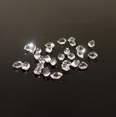 ◇メレセット◇ハーキマーダイヤモンド 原石 アメリカ・ニューヨーク州産 1.75ct / 2.8-3.5x1.5-2.3mm前後 [260231701]