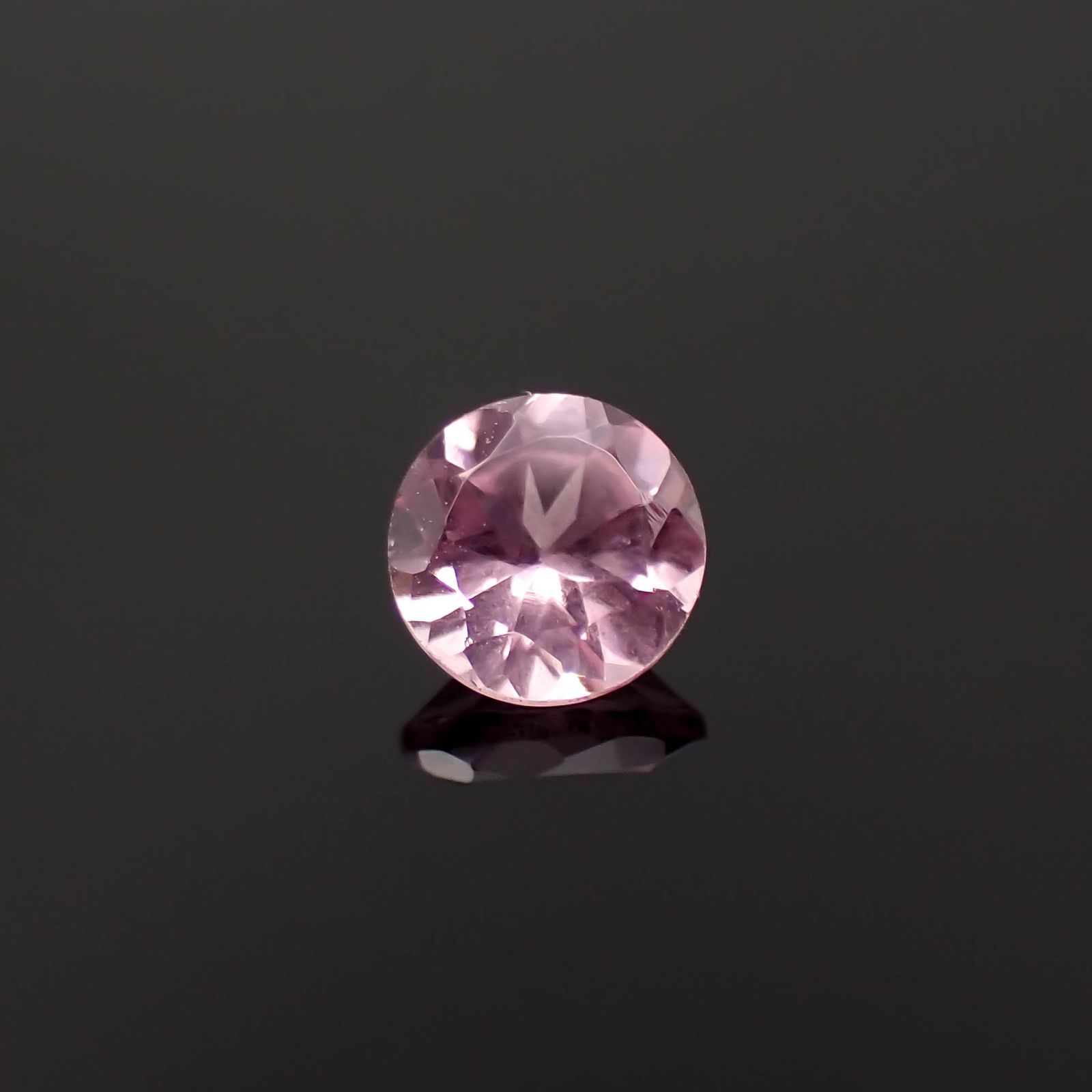 シルキーピンクスピネル タンザニア産 0.36ct [230421571]4.3x4.3mm前後