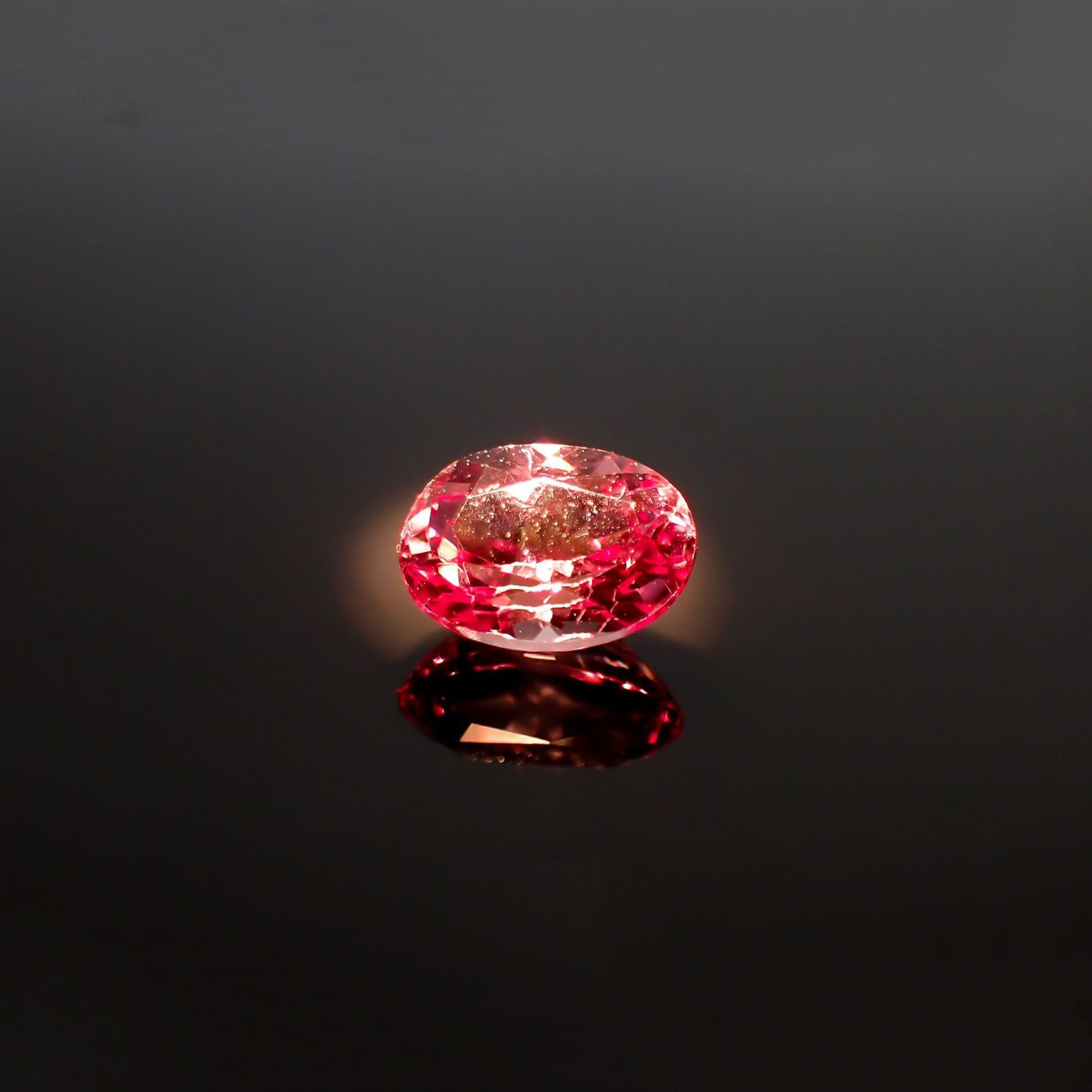 カラーシフトマラヤガーネット(宝石名ガーネット)タンザニア産 0.54ct 識別済[220115008]5.4x3.8mm前後