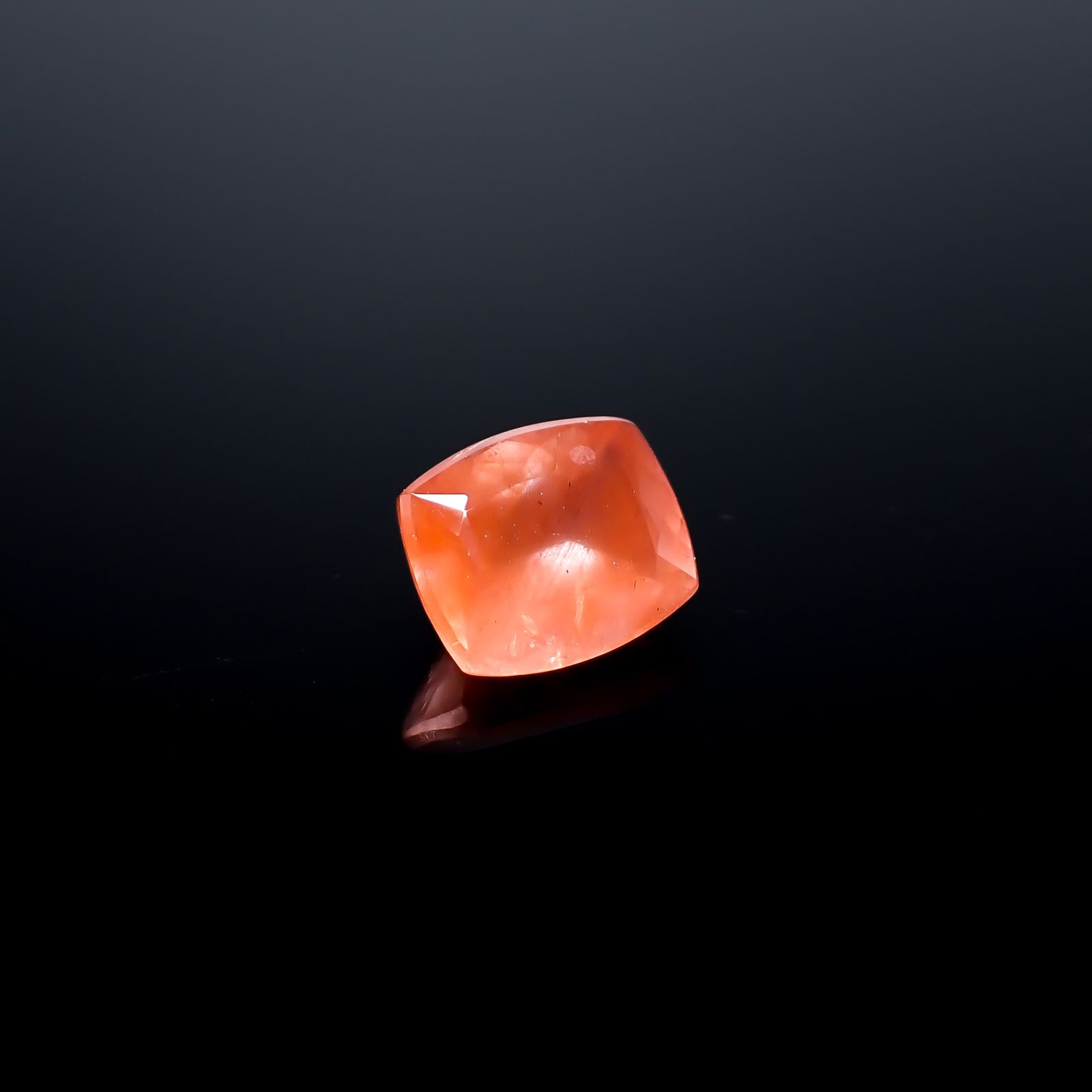 サンストーンスキャポライト(宝石名シーン・スキャポライト)タンザニア産 識別済 3.76ct / 10.8x8.9mm前後 [260832727]