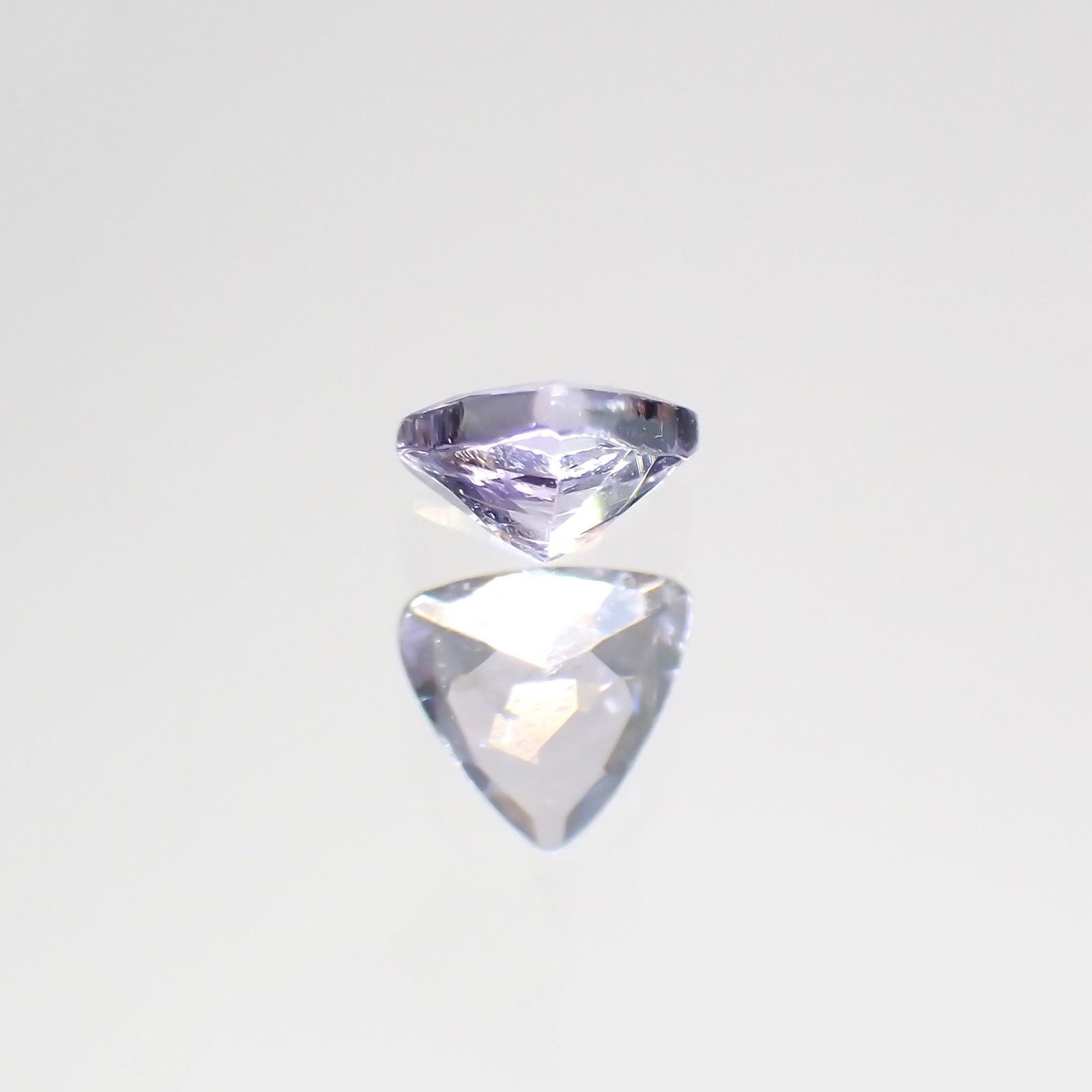 ラベンダーゾイサイト(宝石名ゾイサイト)タンザニア産 0.22ct 識別済[220115058]3.7x4.1mm前後