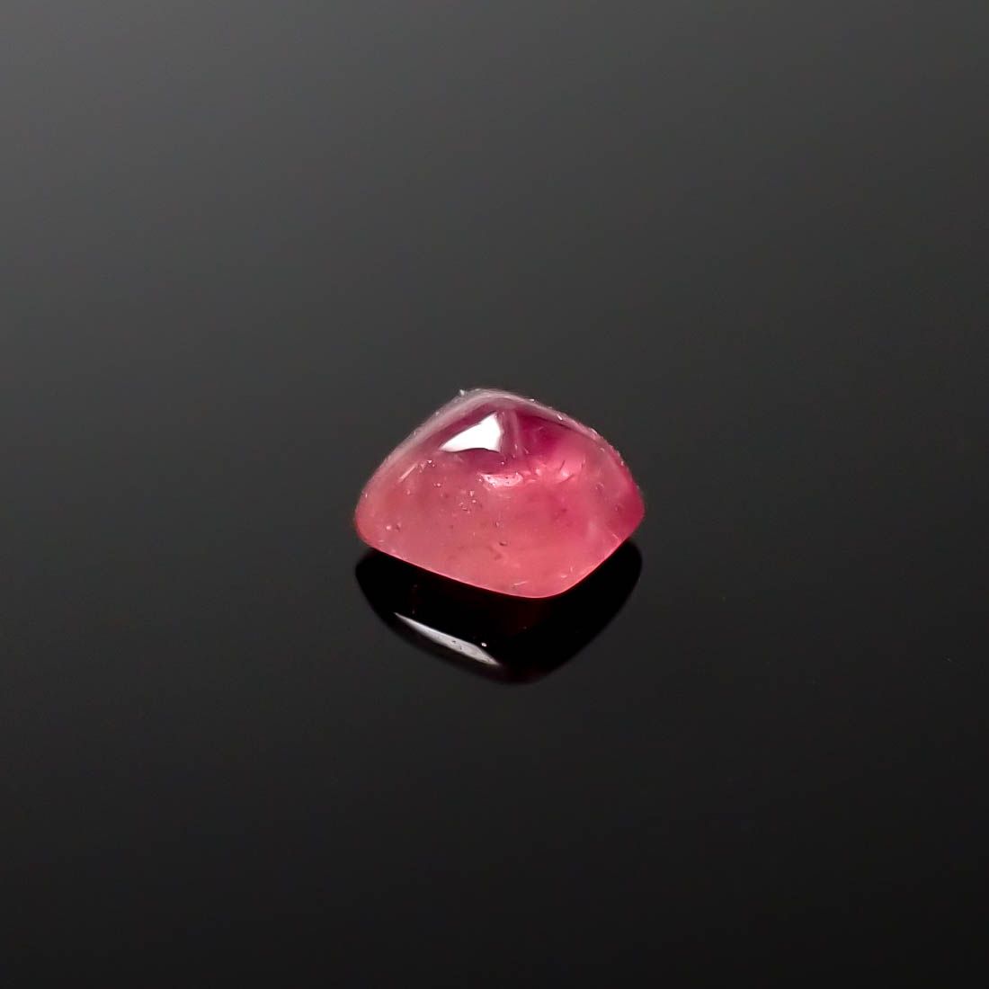 ◇バフカット◇レッドベリル/ピンクベリル アメリカ・ユタ州産 0.16ct[240326681]3.5x3.2mm前後
