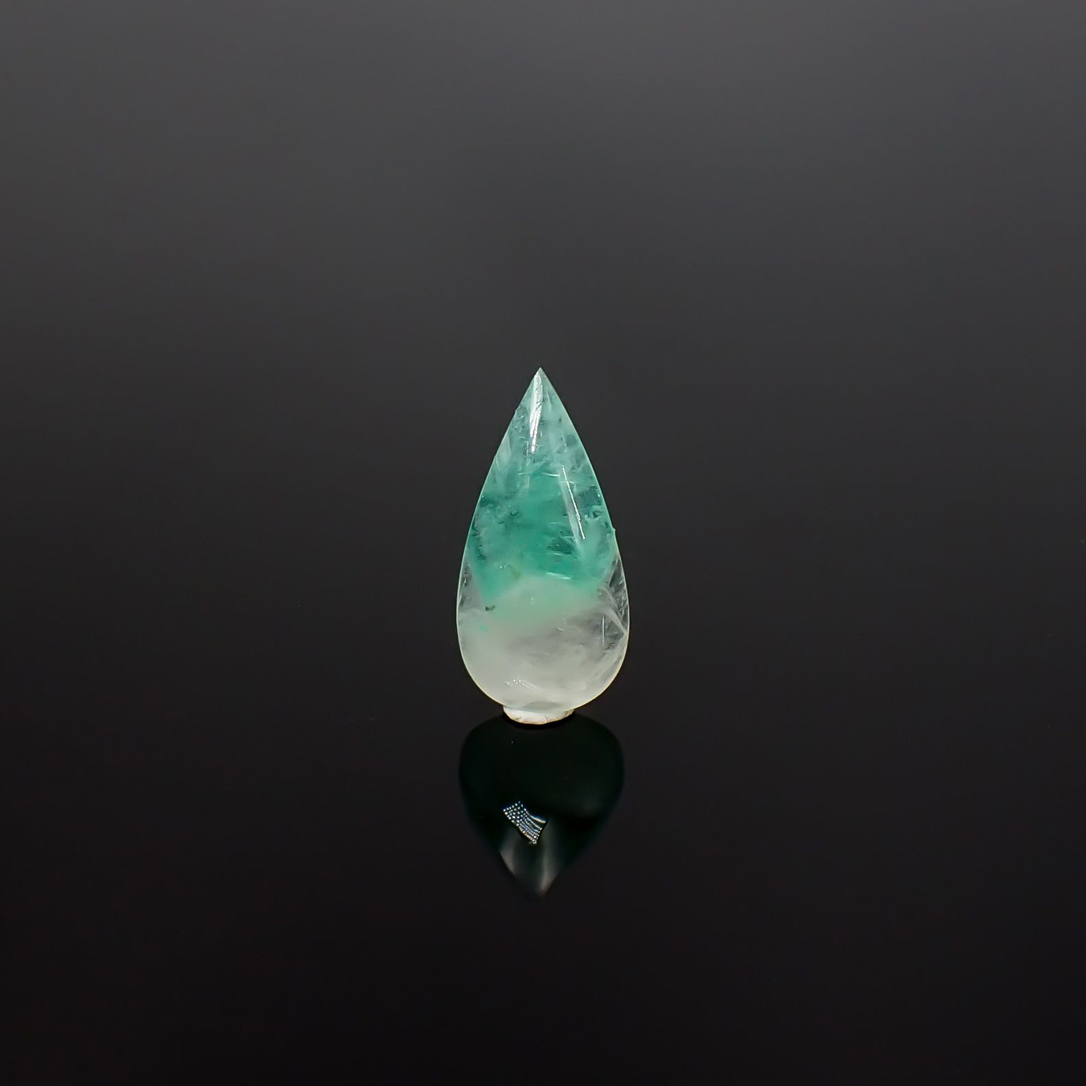 エメラルドインクォーツ ブラジル産 3.95ct / 17.4x8.5mm前後 [260432036]
