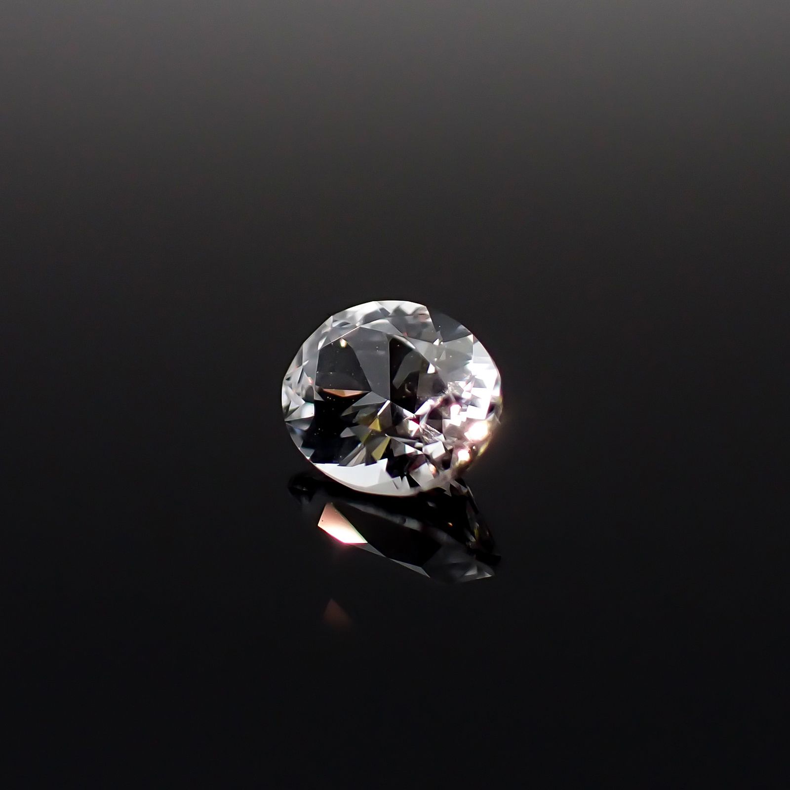 フェナカイト ロシア・マリシェボ鉱山産 0.82ct / 7x5.5mm前後 [260632431]