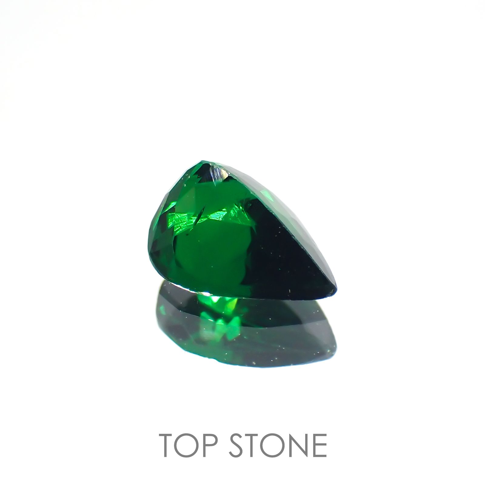 ツァボライト(宝石名グリーン グロッシュラー・ガーネット) タンザニア産 0.745ct ソ付(彩珠)[21069916]6.8×5mm前後