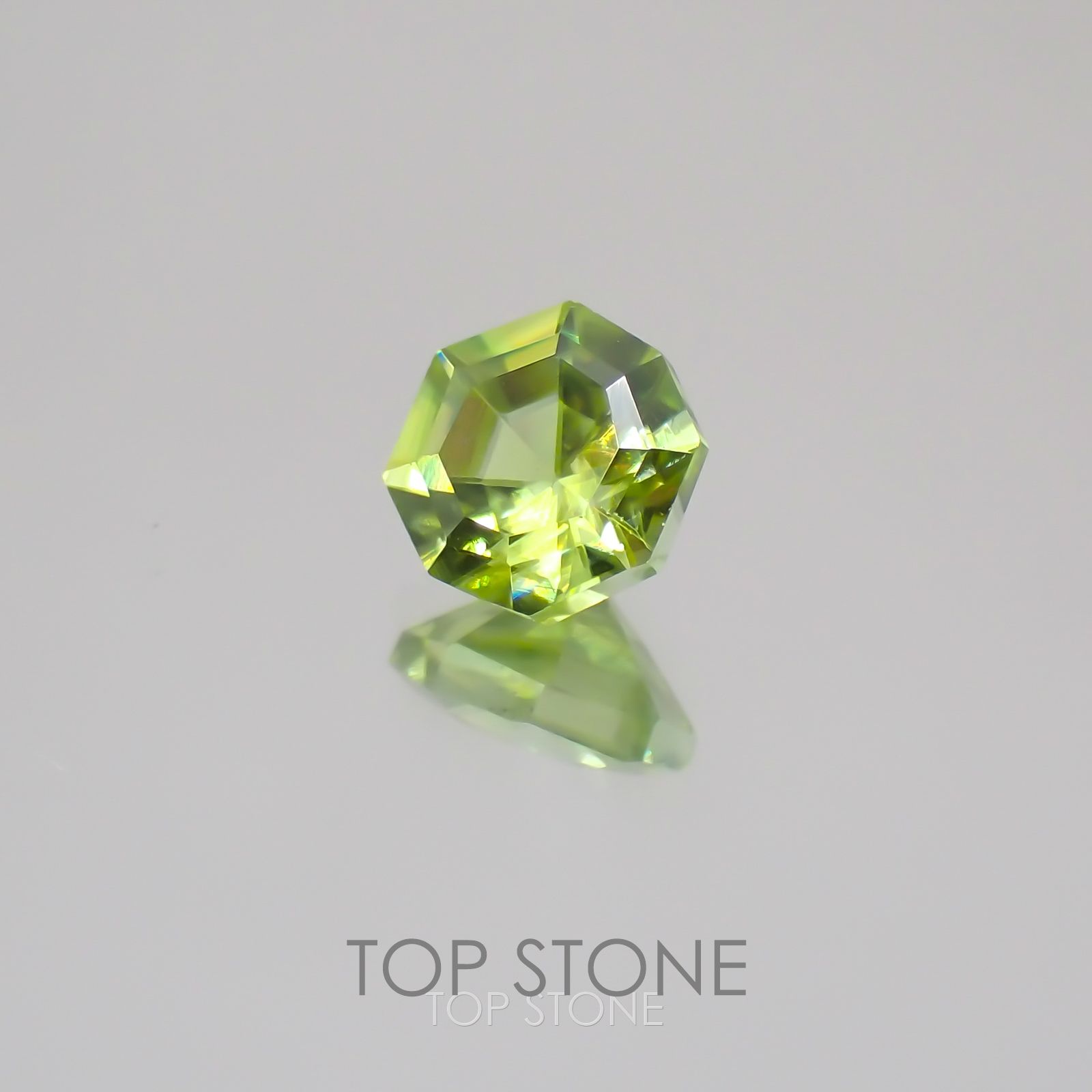 ◇オクタゴンカット◇ スフェーン  マダガスカル産 ルース 0.63ct[21019420]5×5mm前後