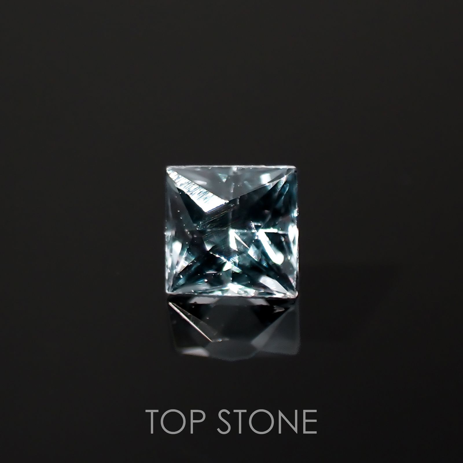 ◇プリンセスカット◇カラーチェンジガーネット アレキタイプ(宝石名ガーネット)マダガスカル・ベキリー産 0.13ct 識別済[221119052]2.5x2.6mm前後