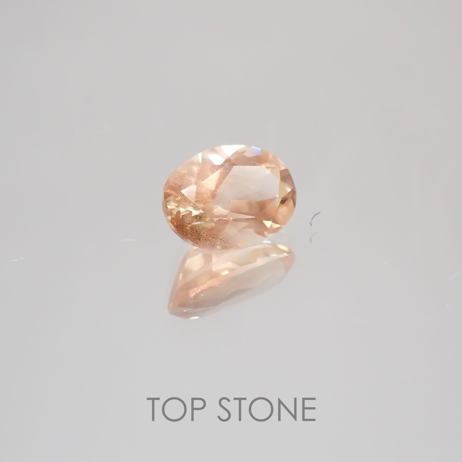 オレゴンサンストーン(宝石名ラブラドライト) アメリカ・オレゴン州産 0.69ct 識別済[21058946]6.8×4.9mm前後