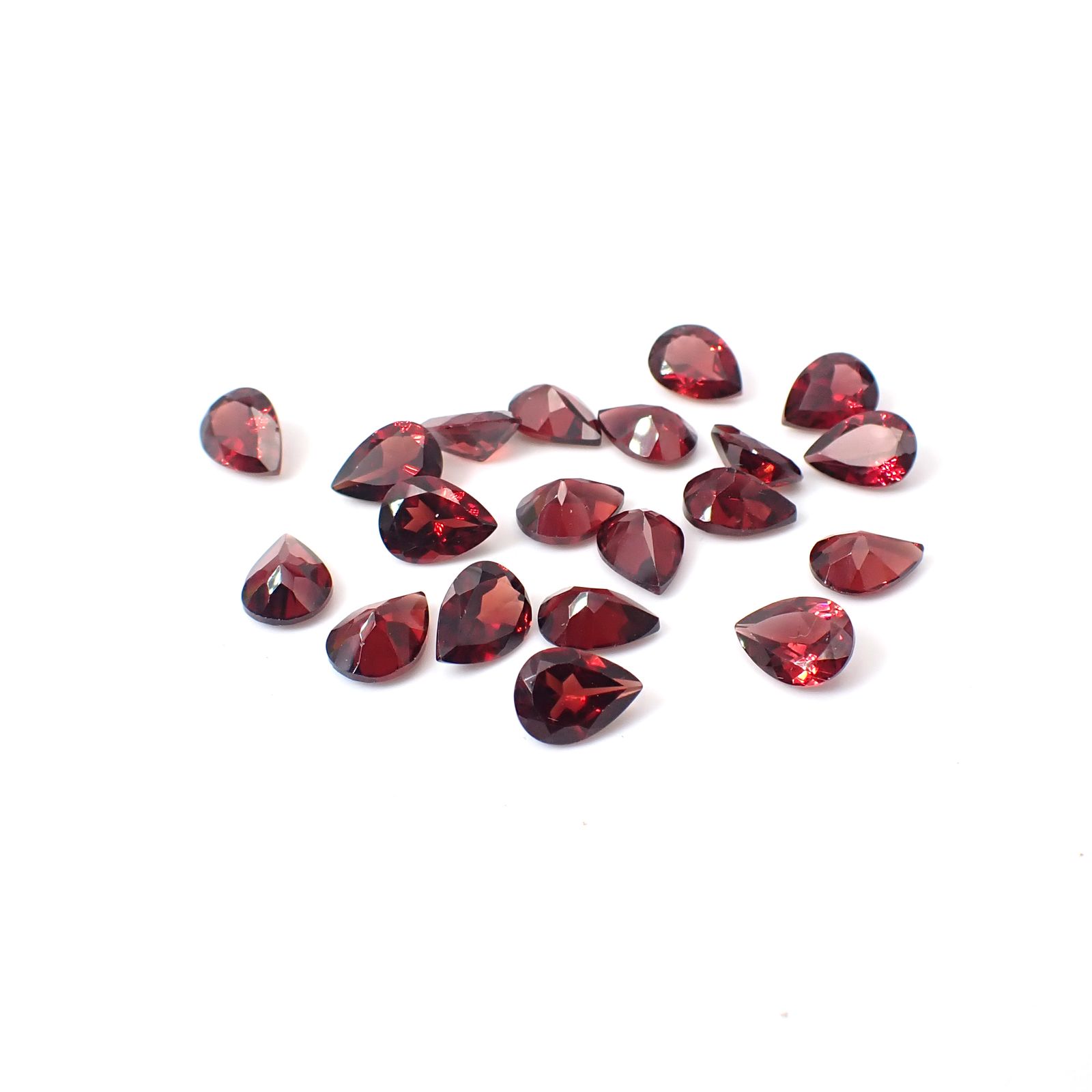 ◇ランダムセレクト◇パイロープアルマンディンガーネット モザンビーク産 約1.20ct / 8.1x6.1mm前後 [260532209]