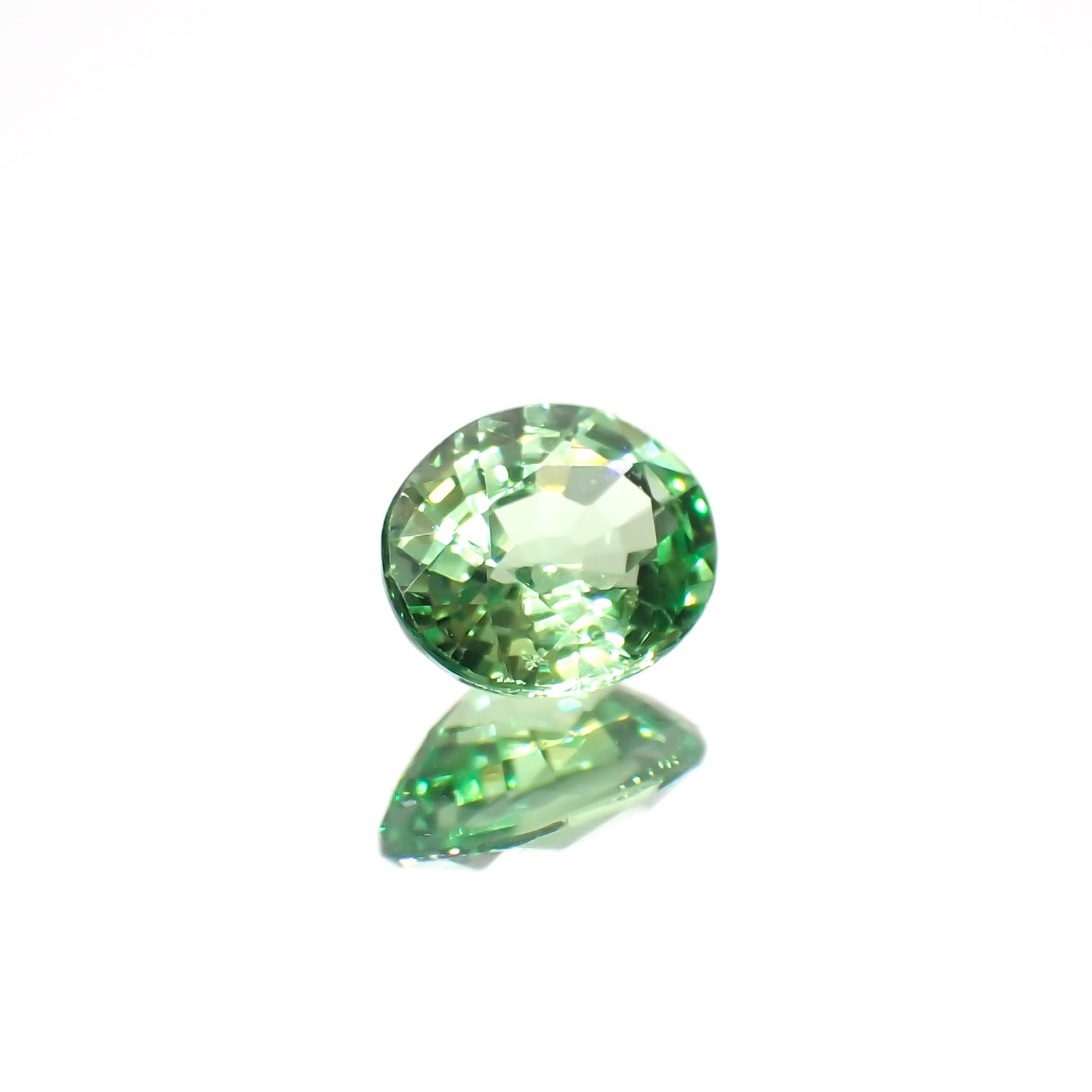 ミントガーネット(宝石名ガーネット)タンザニア産 0.43ct 識別済[230923498]5x4.2mm前後