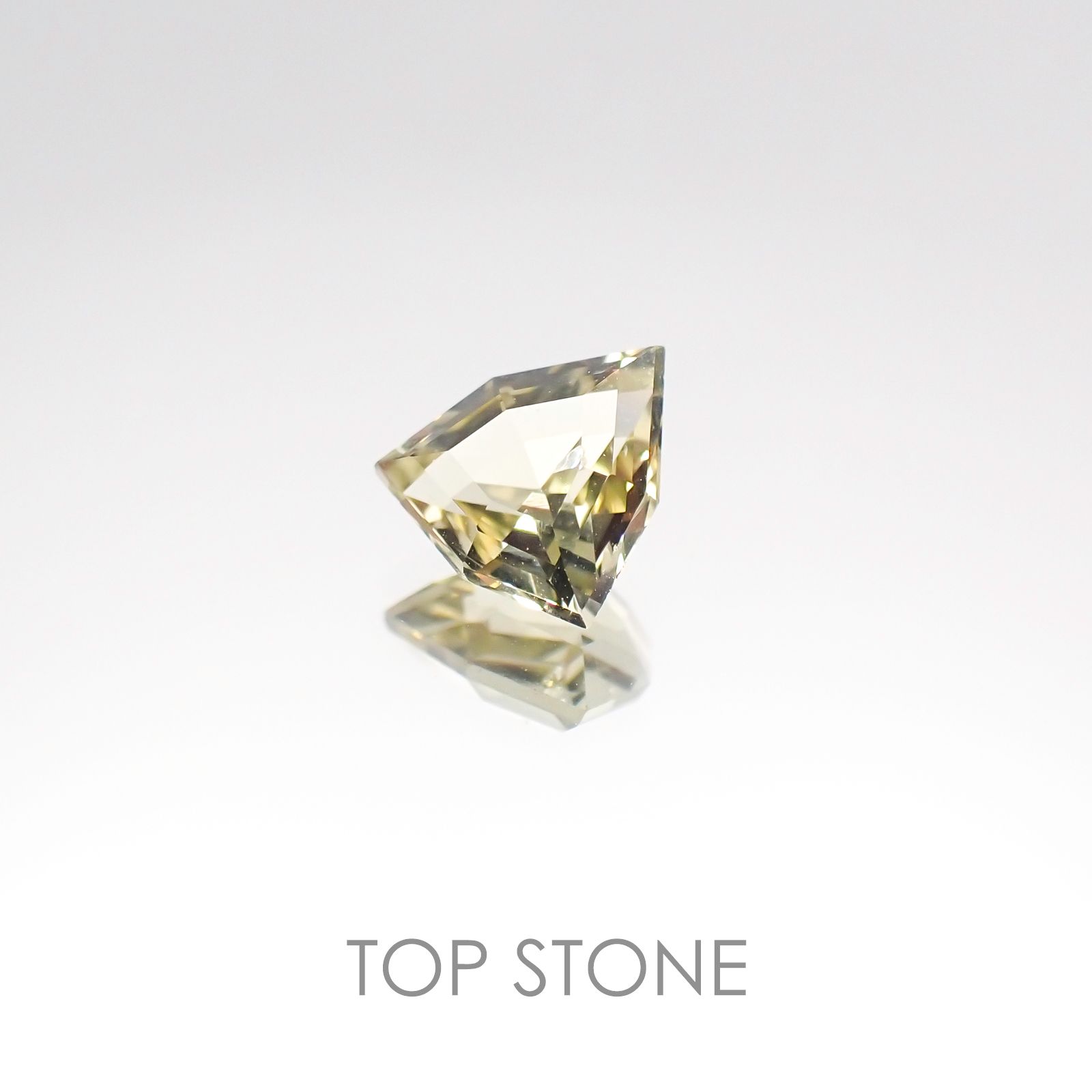 コーネルピン(宝石名コーネルピン)スリランカ産 0.85ct 識別済[220817261]6.7x6.3mm前後