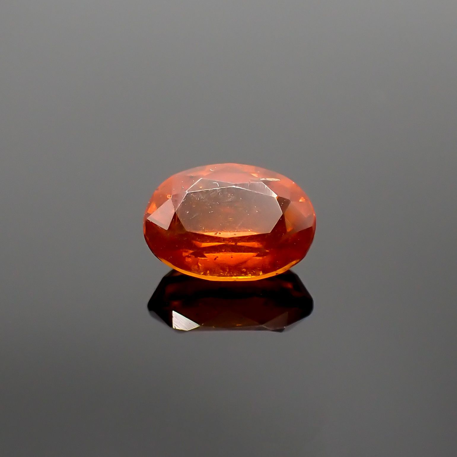 オレンジカイヤナイト(宝石名カイヤナイト) ネパール産 1.07ct 識別済[210812450]7×5mm前後