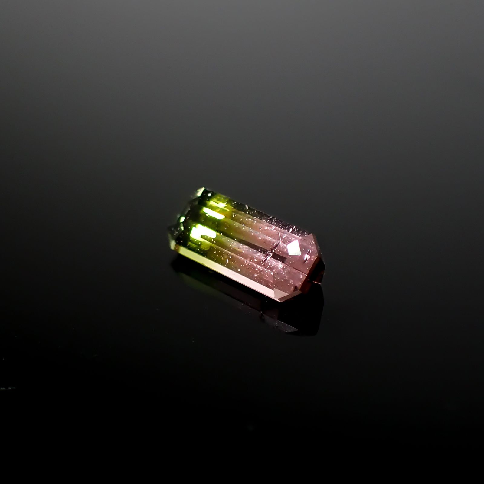 バイカラートルマリン アフガニスタン産 0.68ct [241029406]7.9x3.3mm前後