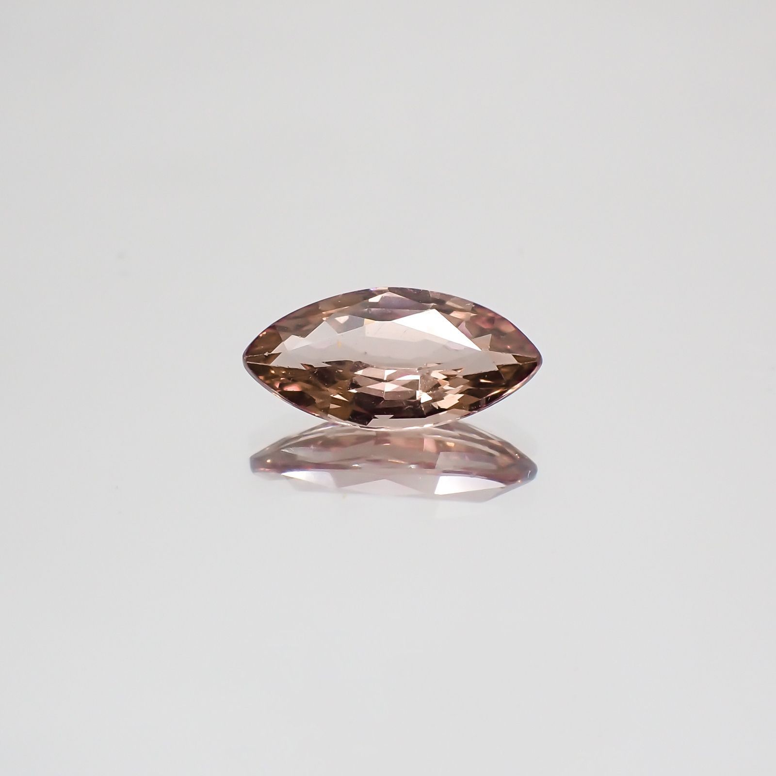 カラーチェンジマラヤガーネット(宝石名ガーネット) タンザニア産 1.19ct 識別済[21049658]10×5mm前後