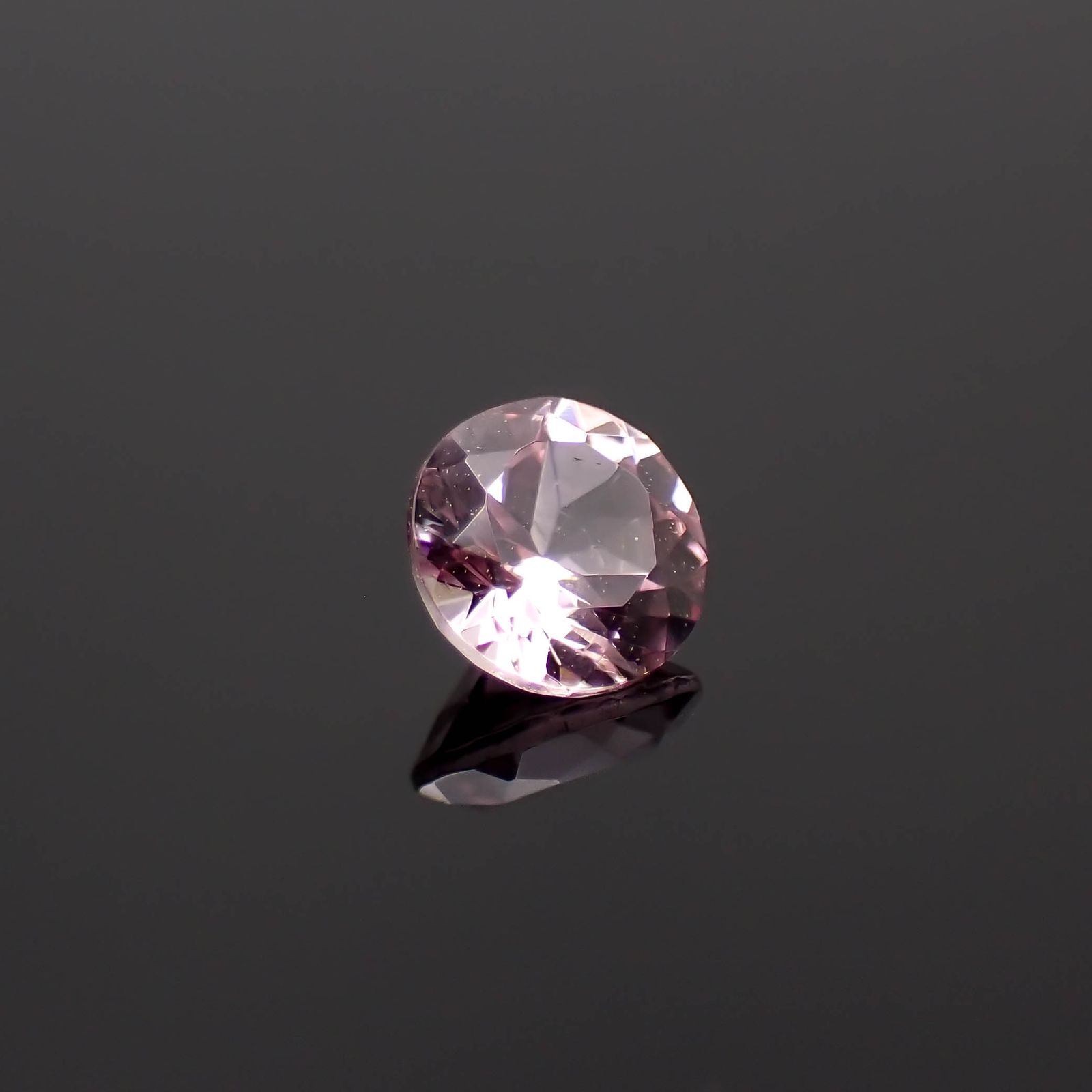ドラゴンガーネット タンザニア産 0.40ct[230421460]4.3x4.3mm前後