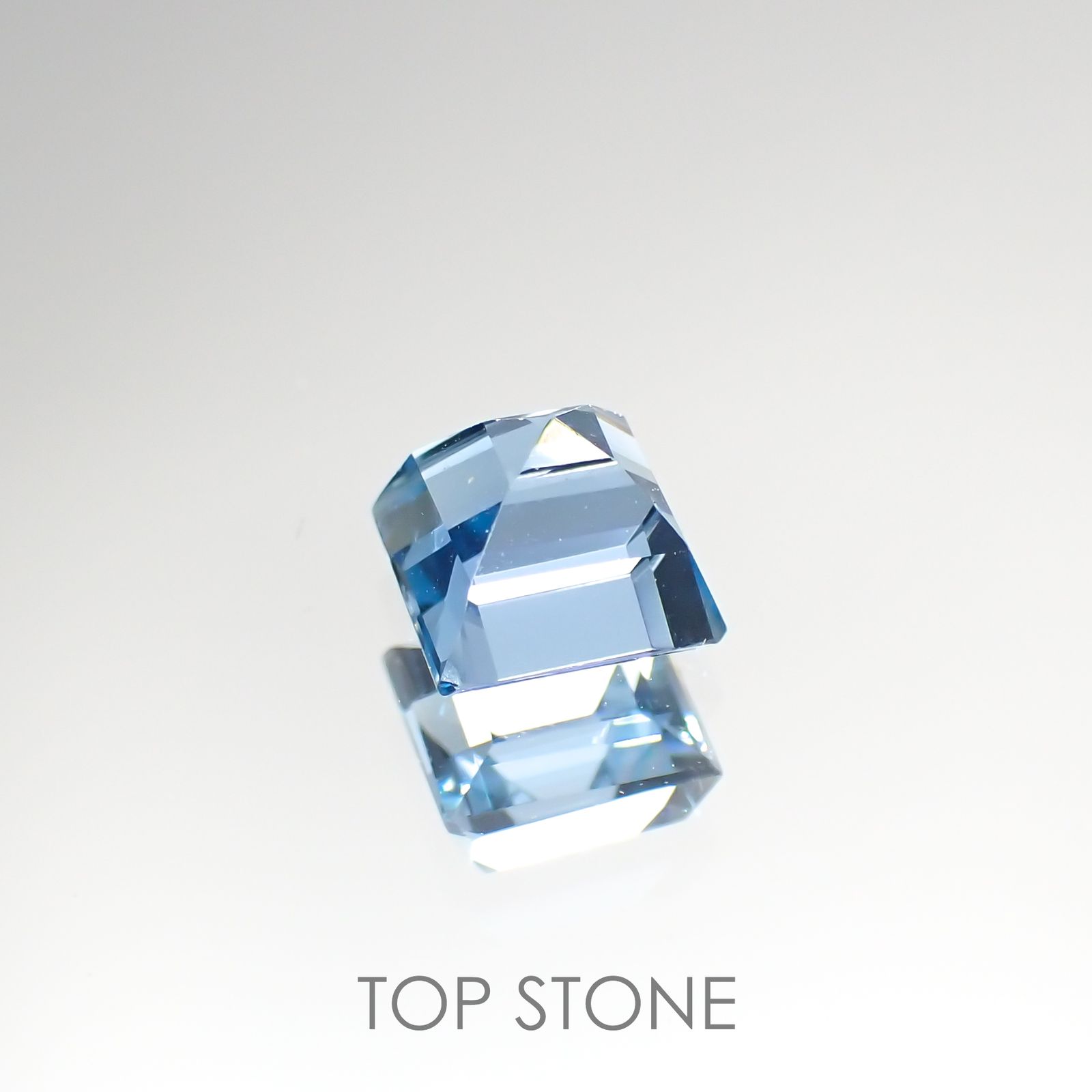 アクアマリン サンタマリアカラー(宝石名アクアマリン) モザンビーク産 0.73ct 識別済[210812594]4.9×4.8mm前後