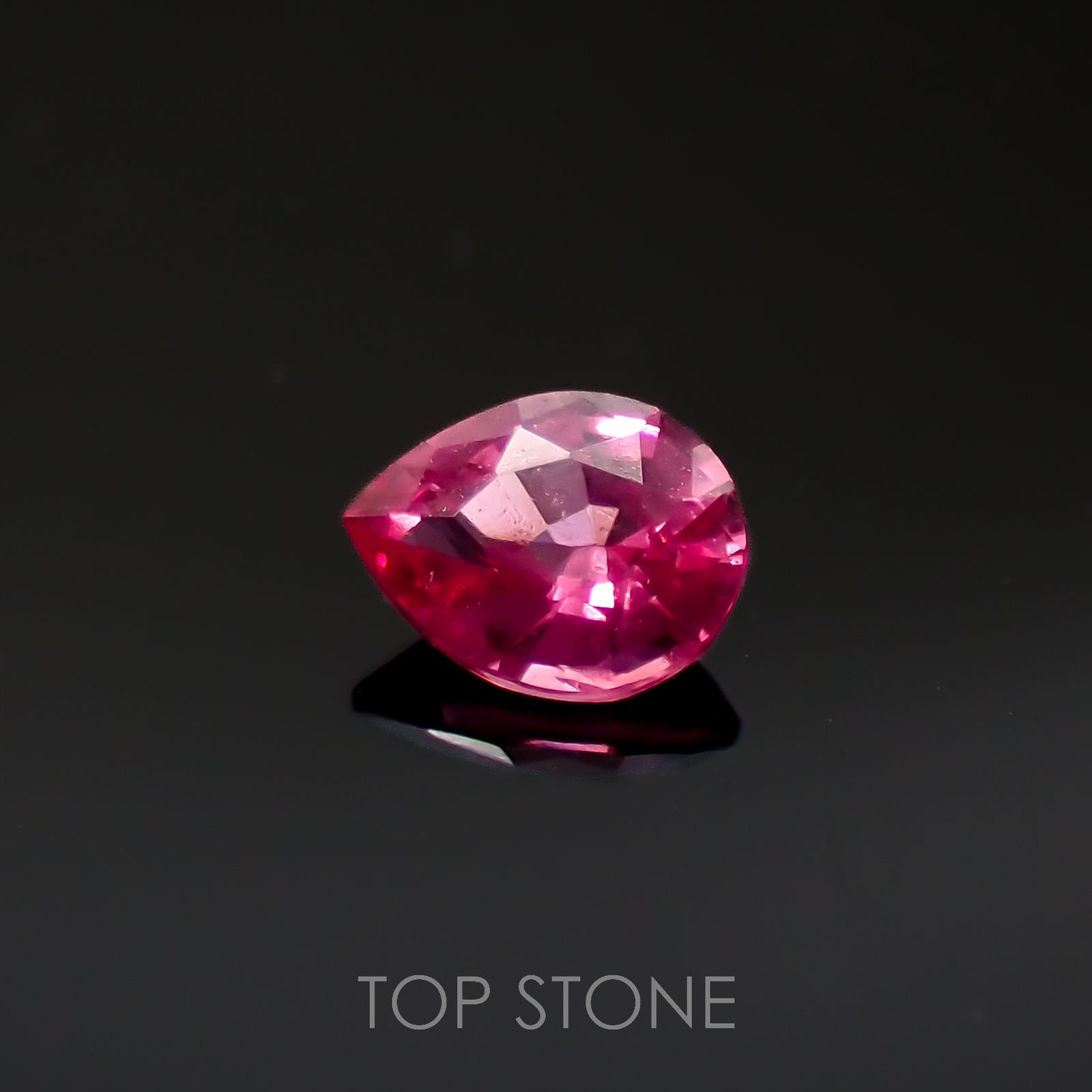 ホットピンクスピネル(宝石名ピンク・スピネル)タンザニア産 0.16ct 識別済[220817357]4x3mm前後