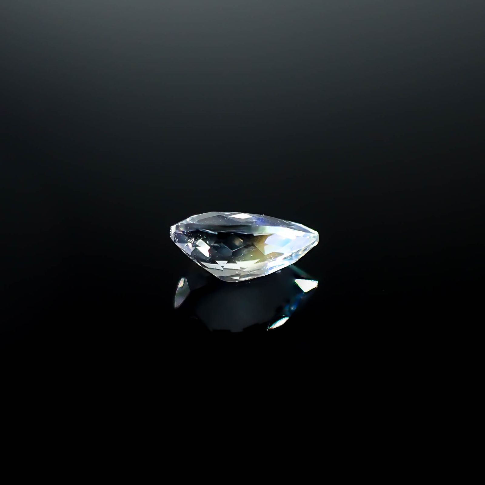 レインボームーンストーン ザンビア産 0.45ct [250730907]6.6x4.6mm前後