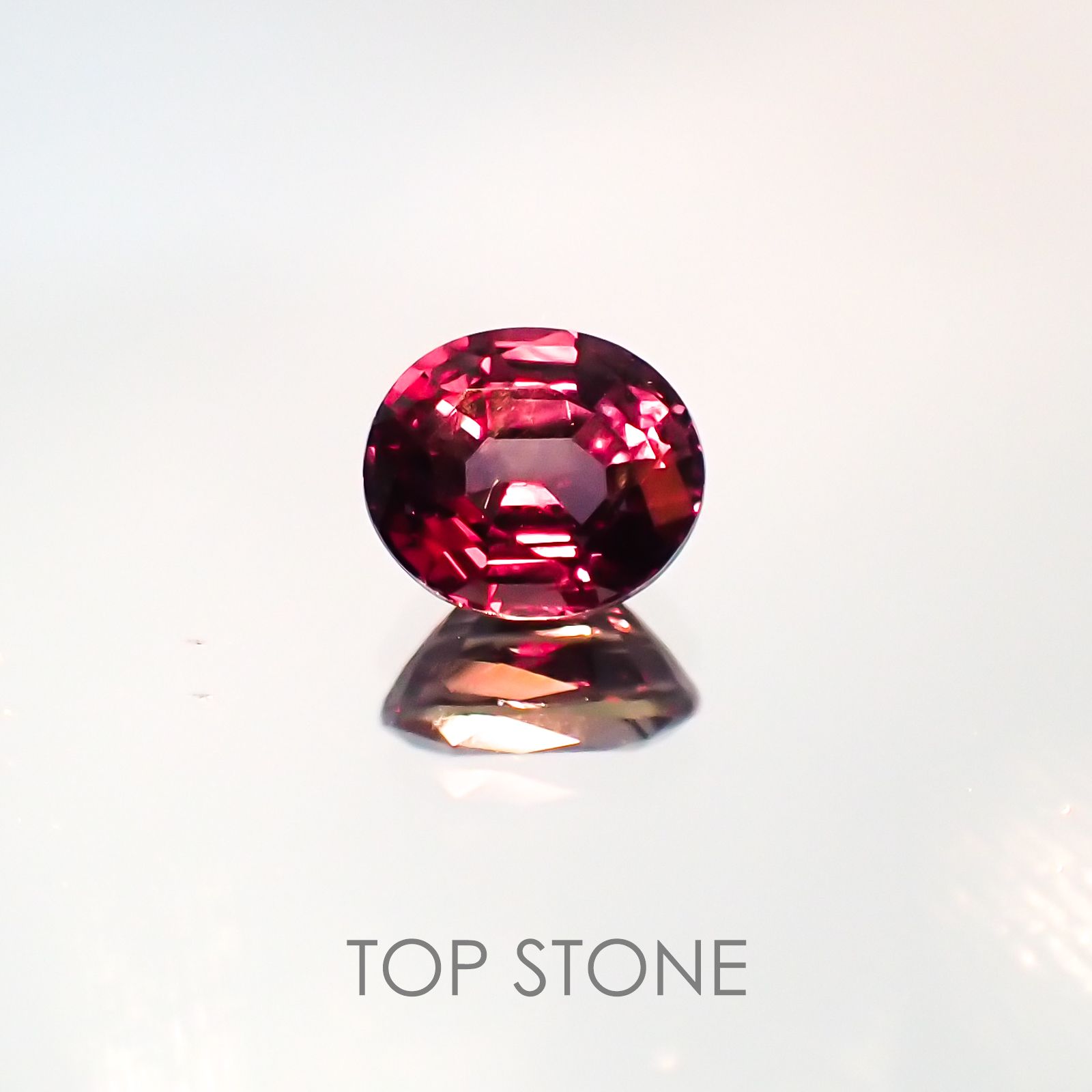 カラーチェンジサファイア非加熱(宝石名サファイア) タンザニア産 0.60ct 識別済[21018315]5.2×4.4mm前後
