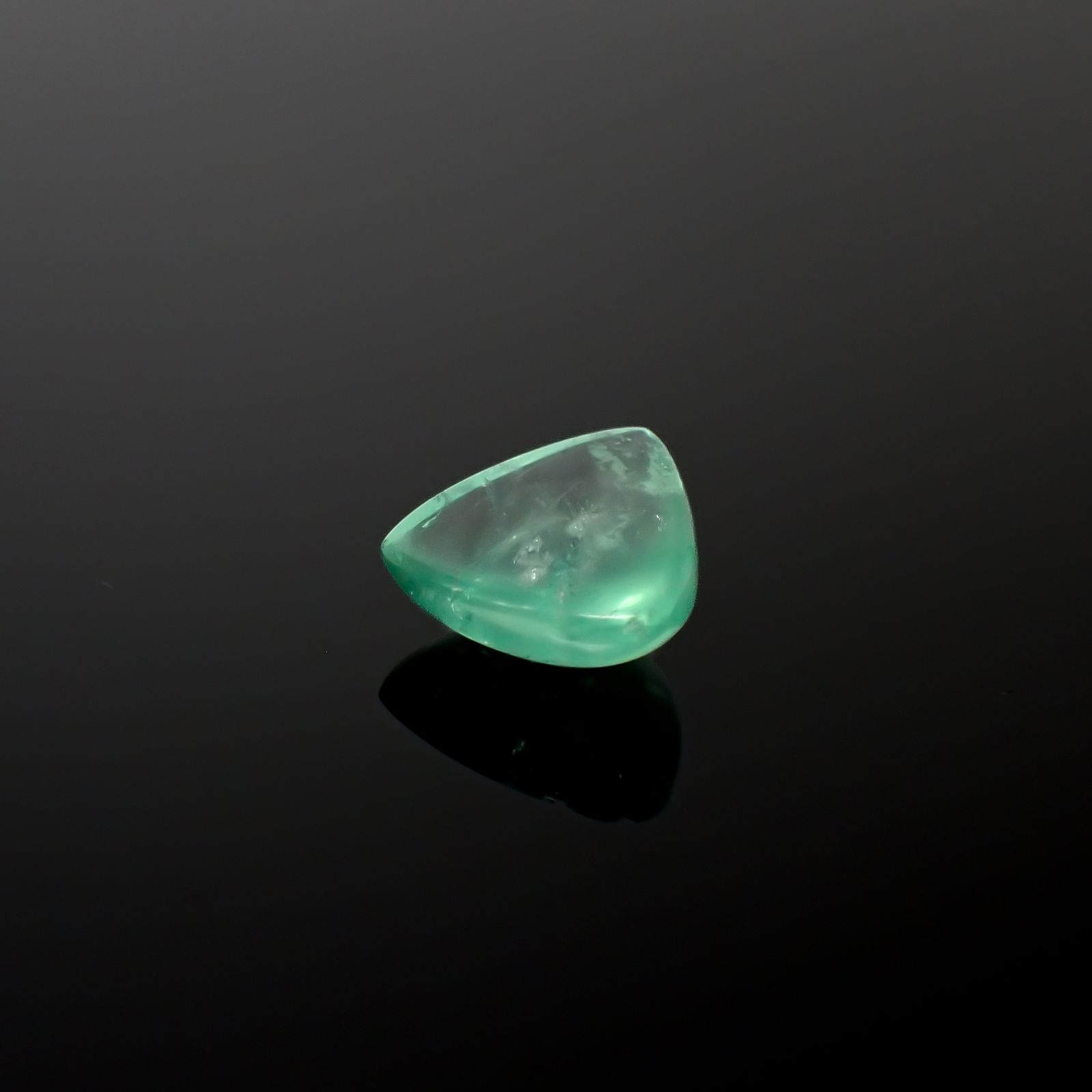 フローライト フルオレッセンス イギリス・ロジャリー鉱山産 3.19ct[240527713]9.6x9.4mm前後