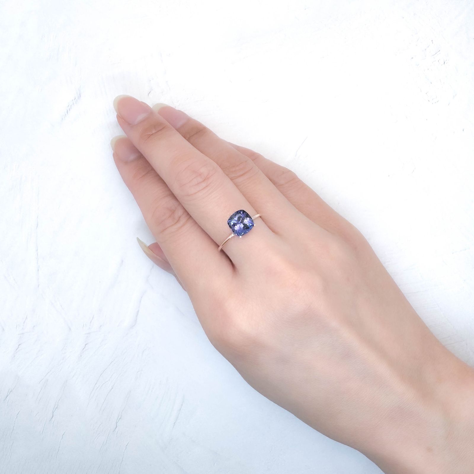 タンザナイト(宝石名タンザナイト)タンザニア産 識別済 1.83ct / 7.4x7.4mm前後 [251031244]