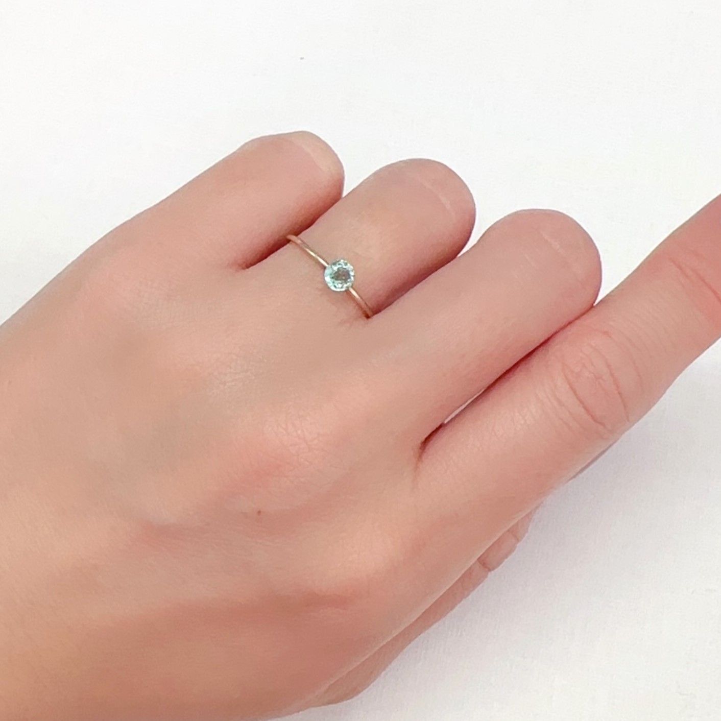 パステルカラーエメラルド コロンビア産 0.28ct[240225943]4.1x4.1mm前後
