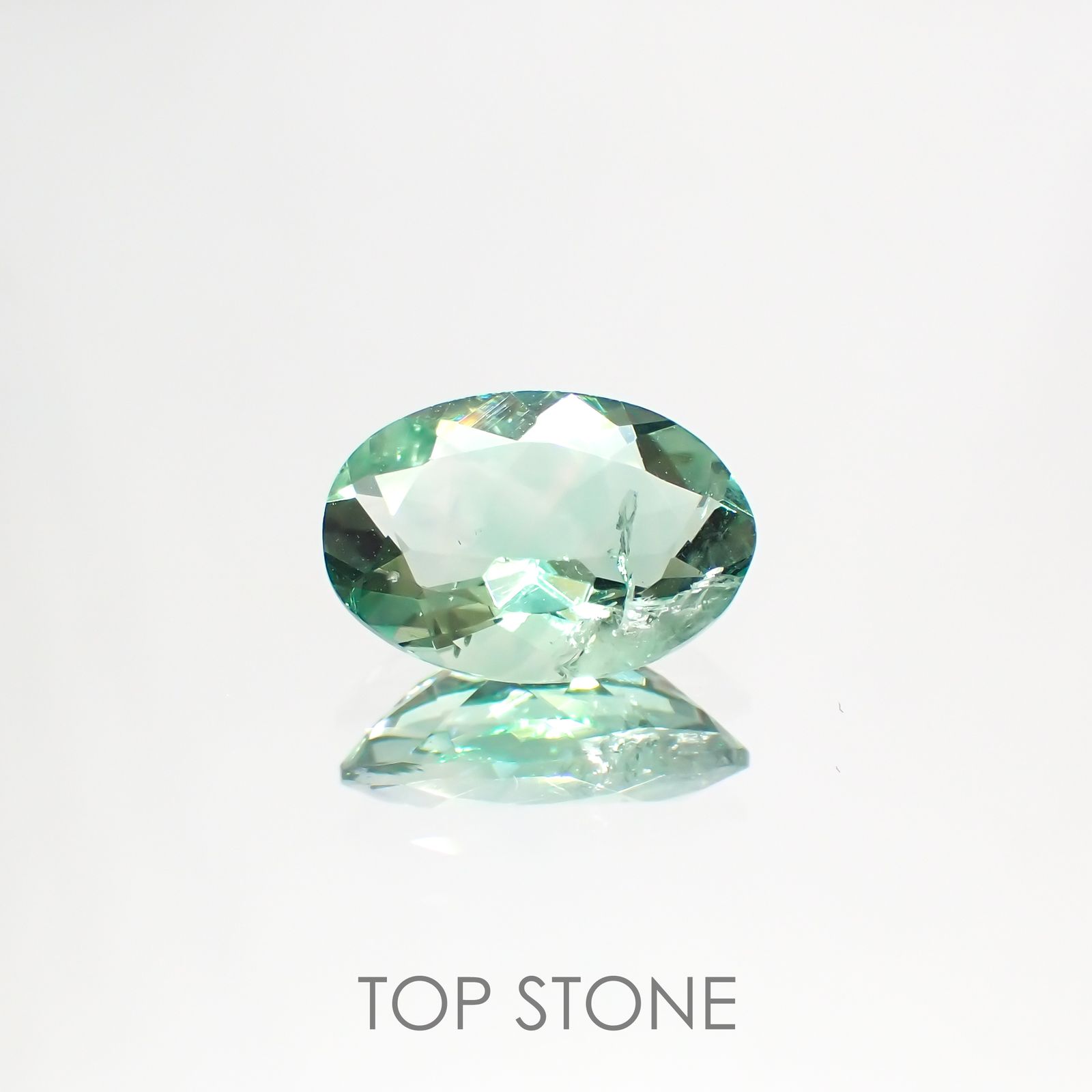 フローライト フルオレッセンス(宝石名フルオライト)イギリス・ロジャリー鉱山産 1.83ct 識別済[211113774]9.9x6.7mm前後