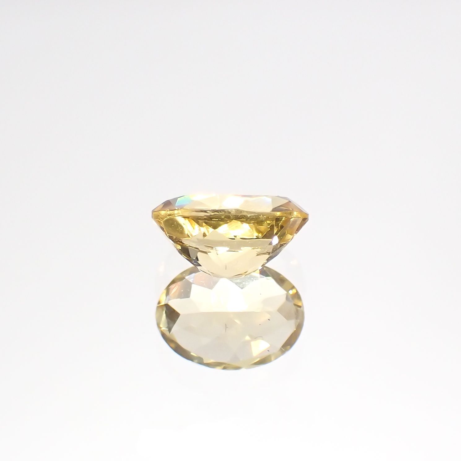 イエローベリル(宝石名イエロー・ベリル)ブラジル産 0.74ct 識別済[220515859]6.8x5.1mm前後