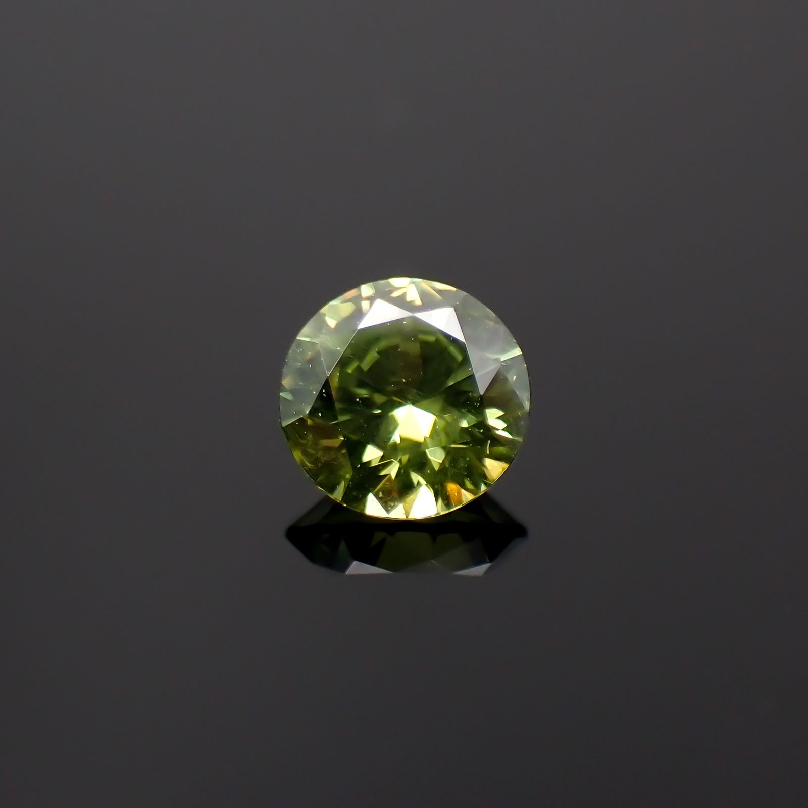 デマントイドガーネット(宝石名ガーネット)ロシア産 0.30ct 識別済[230421605]4.1x4.1mm前後