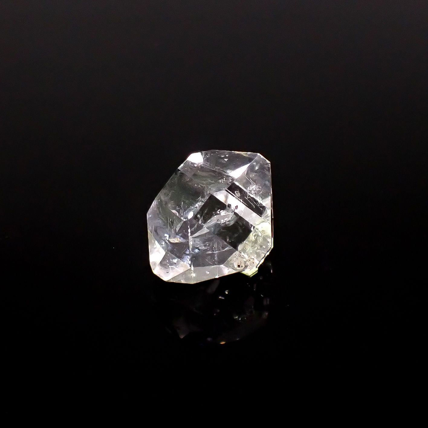 ハーキマーダイヤモンド 原石 アメリカ・ニューヨーク州産 25.40ct / 21.3x18mm前後 [260231773]