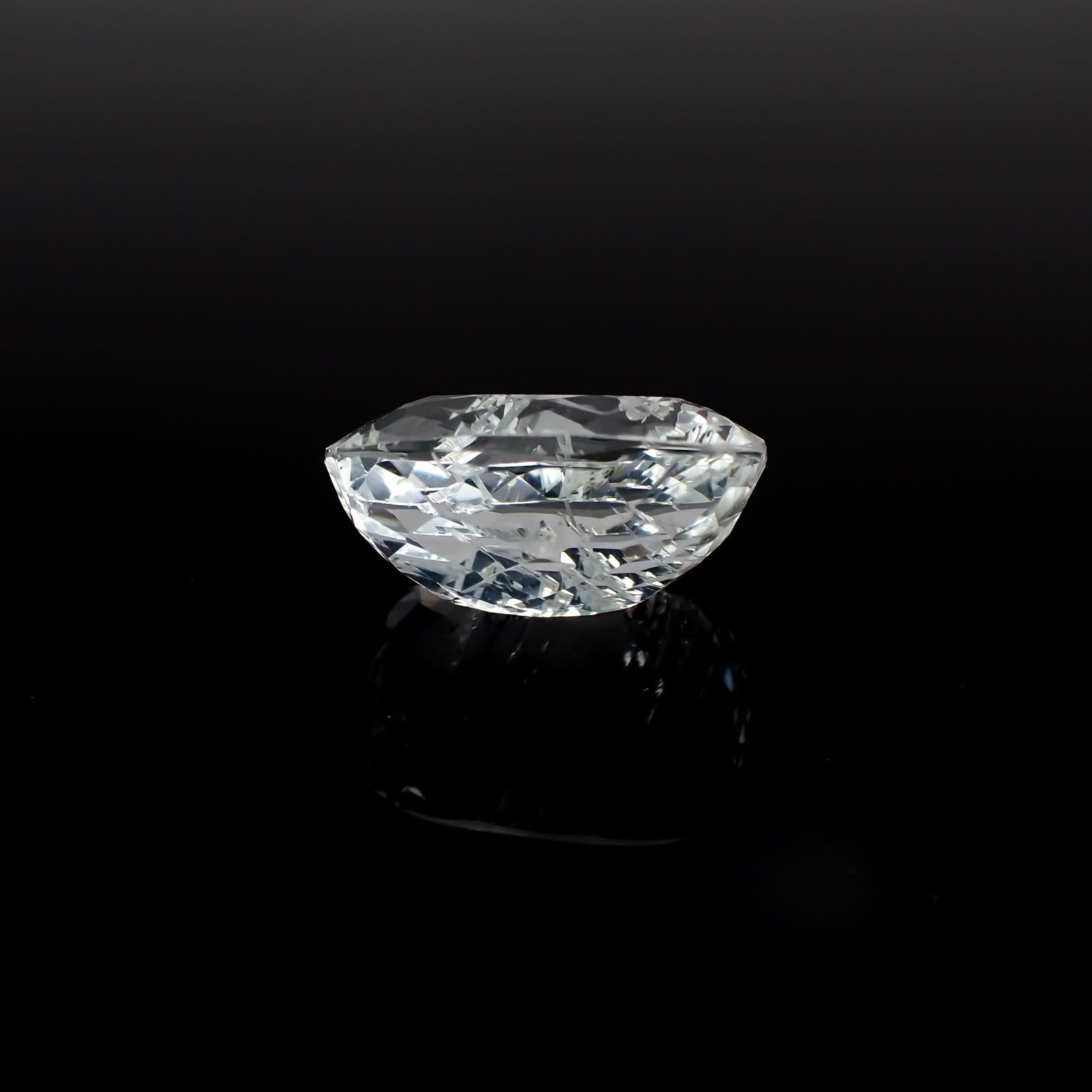 ニードルイントパーズ(チューブイントパーズ) ブラジル産 17.03ct[221018518]17x12.6mm前後