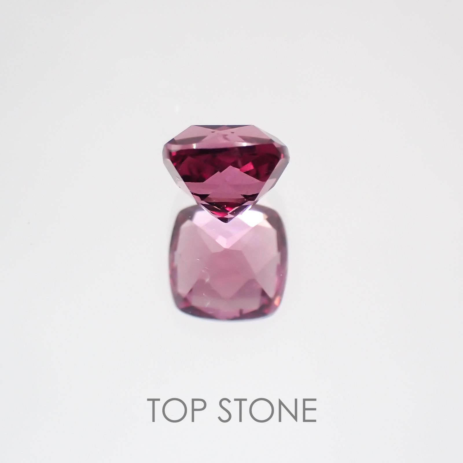 カラーチェンジマラヤガーネット(宝石名ガーネット) タンザニア産 0.73ct 識別済[21059660]5×4.9mm前後