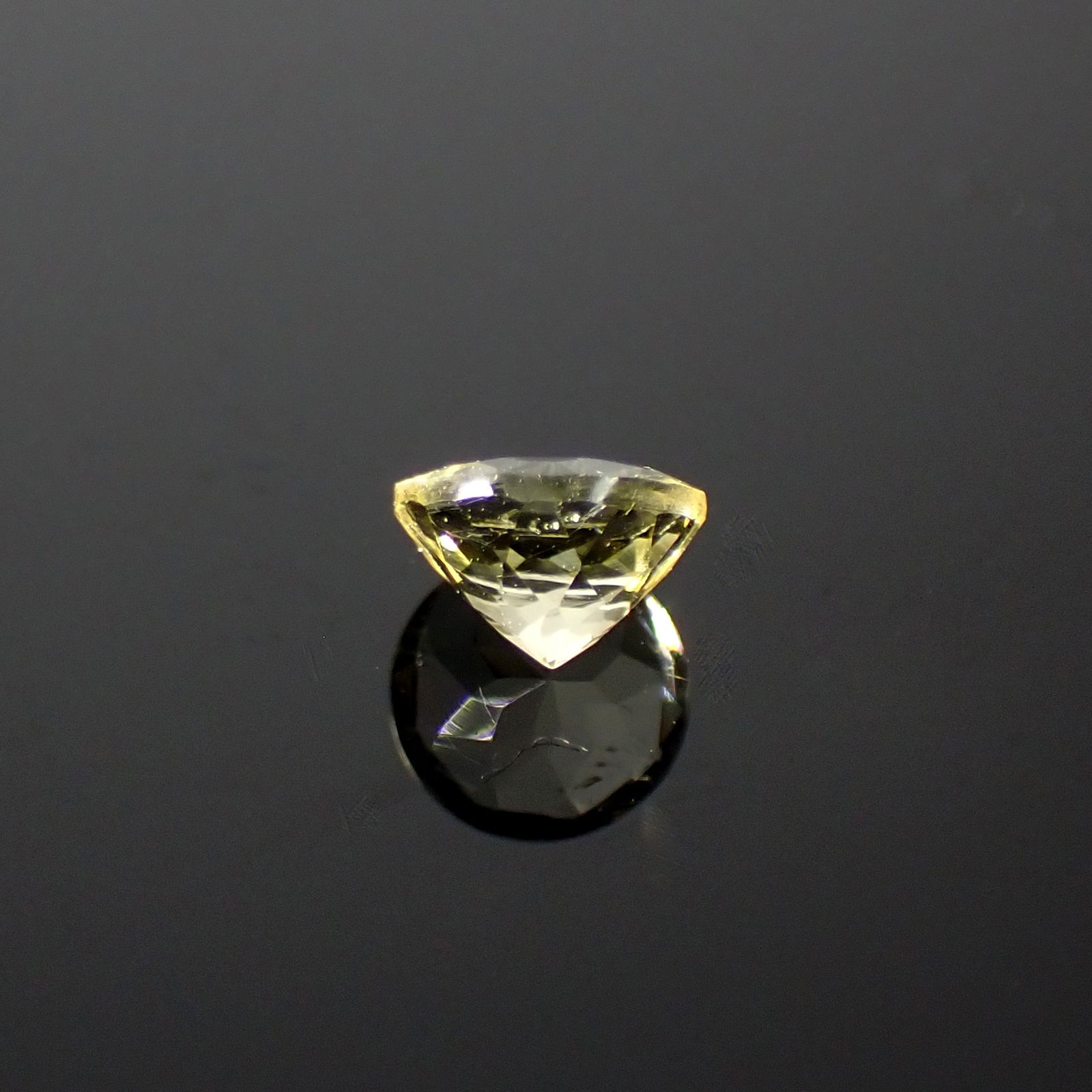 イエローダンビュライト タンザニア産 0.36ct[240125460]4.5x4.5mm前後